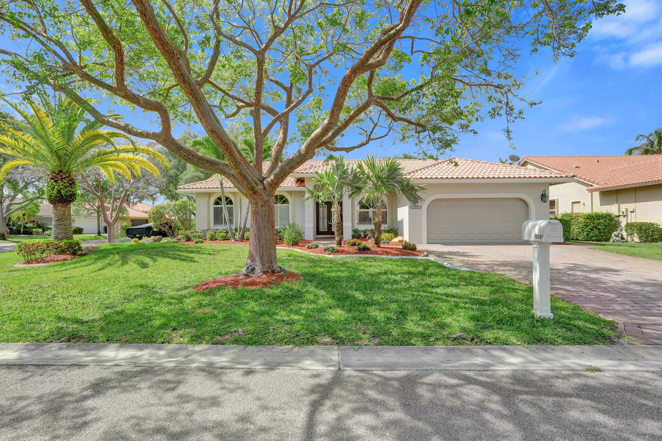 10304 Nw 50th Court Property Photo 2