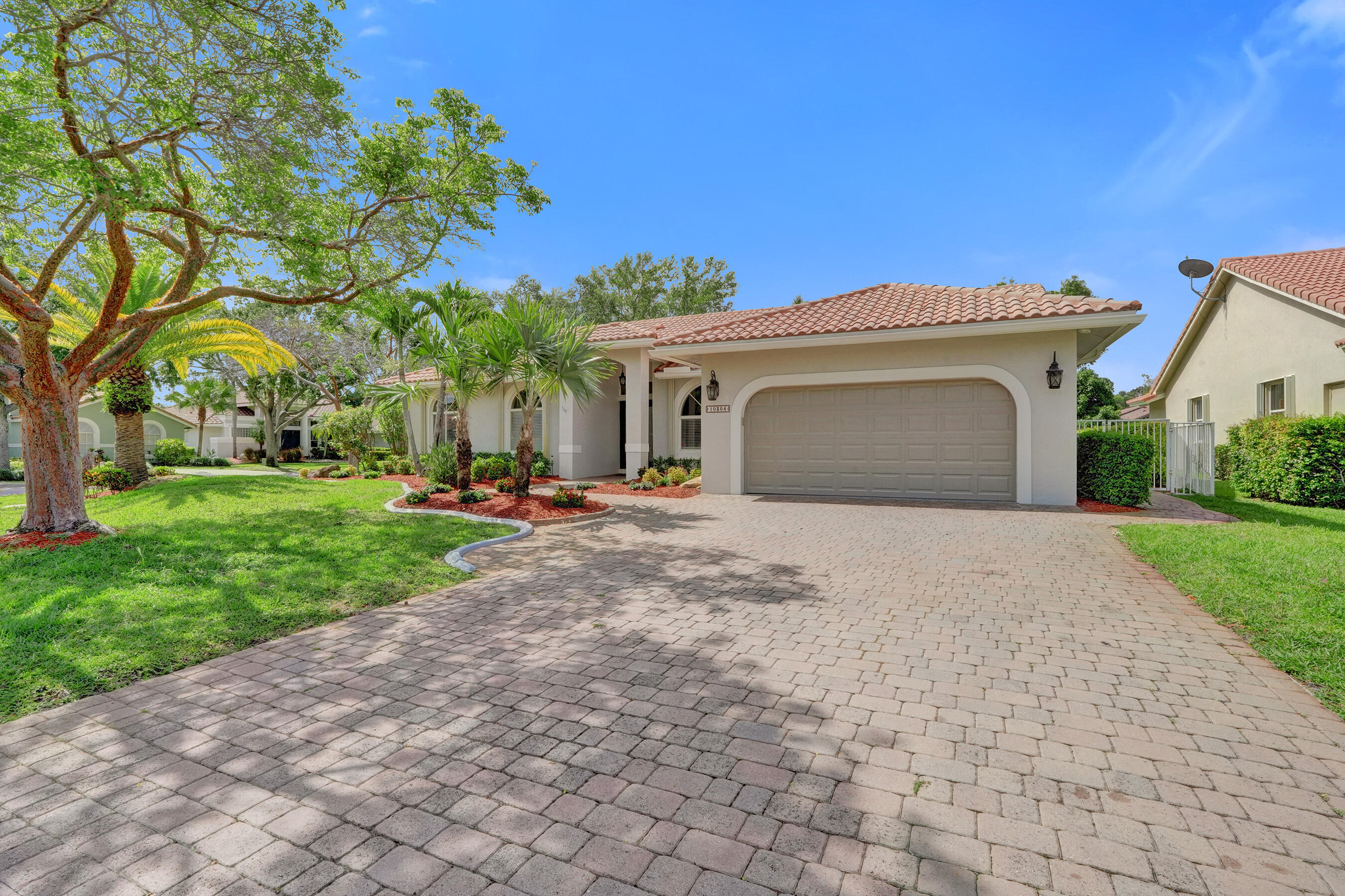 10304 Nw 50th Court Property Photo 4