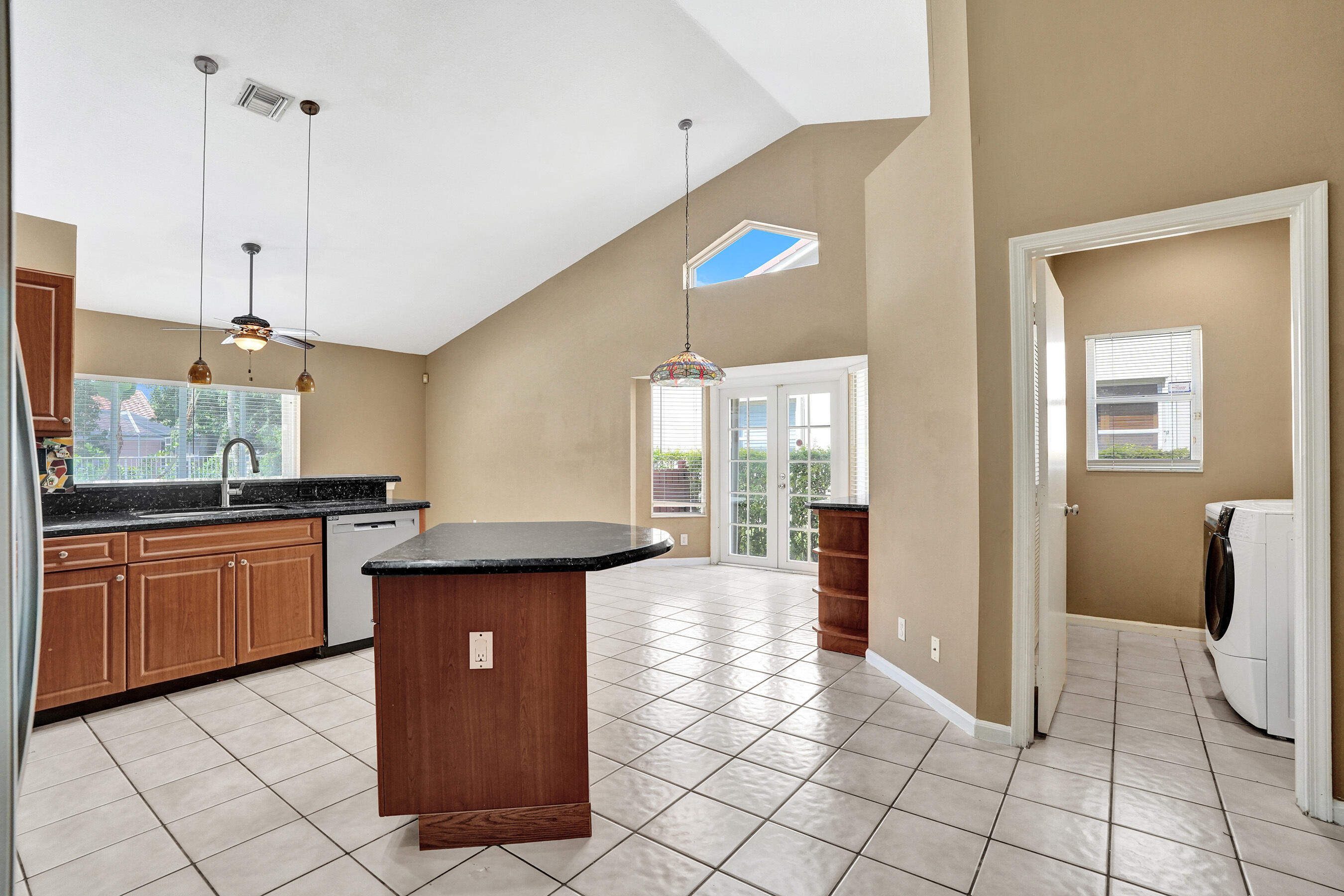 10304 Nw 50th Court Property Photo 12