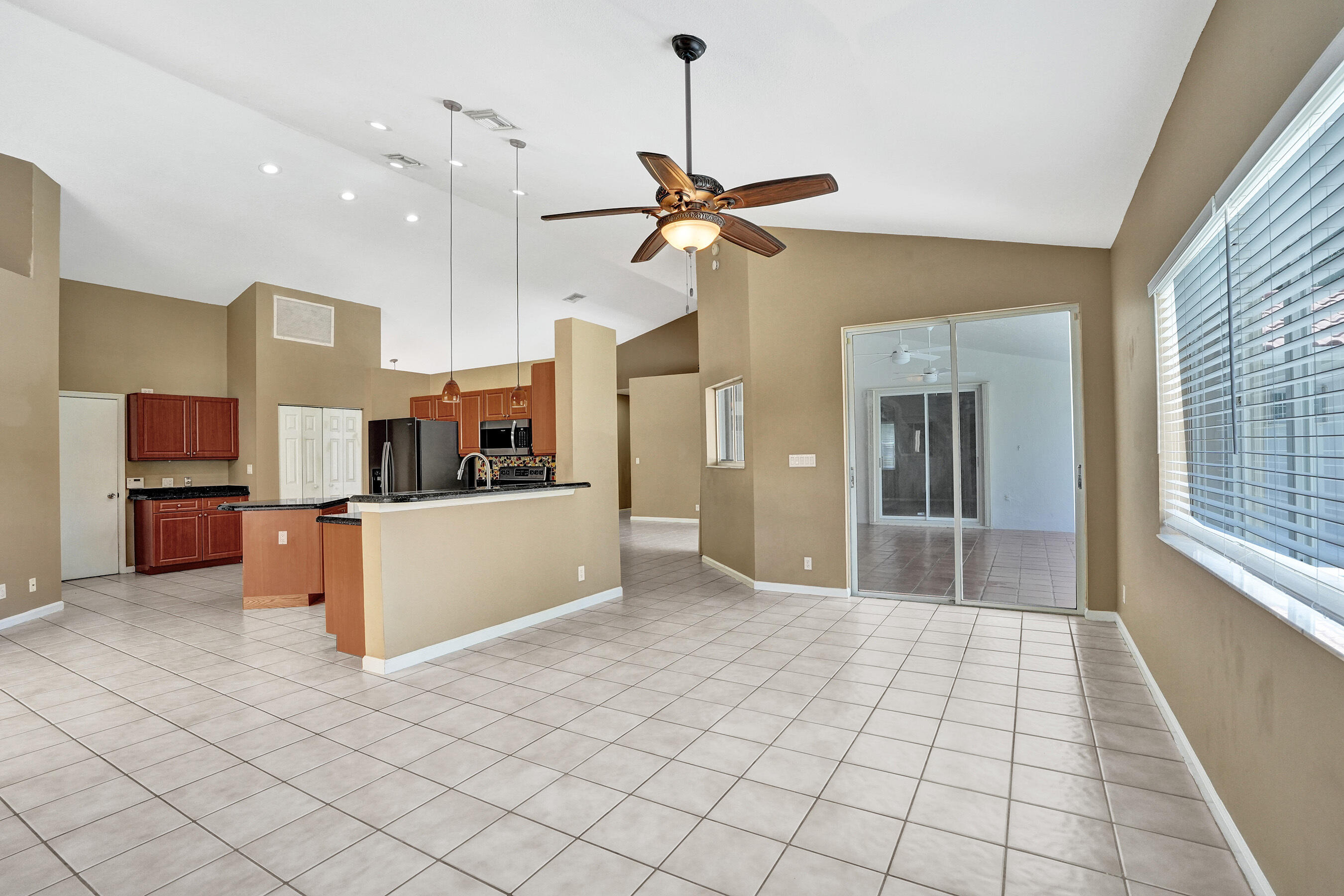 10304 Nw 50th Court Property Photo 16