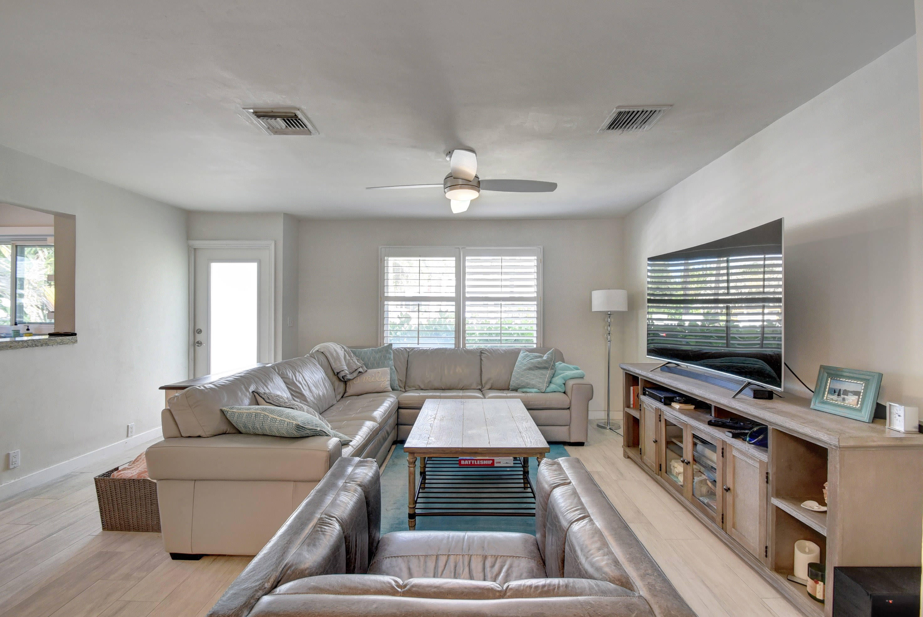 1020 Casuarina Road Property Photo 4