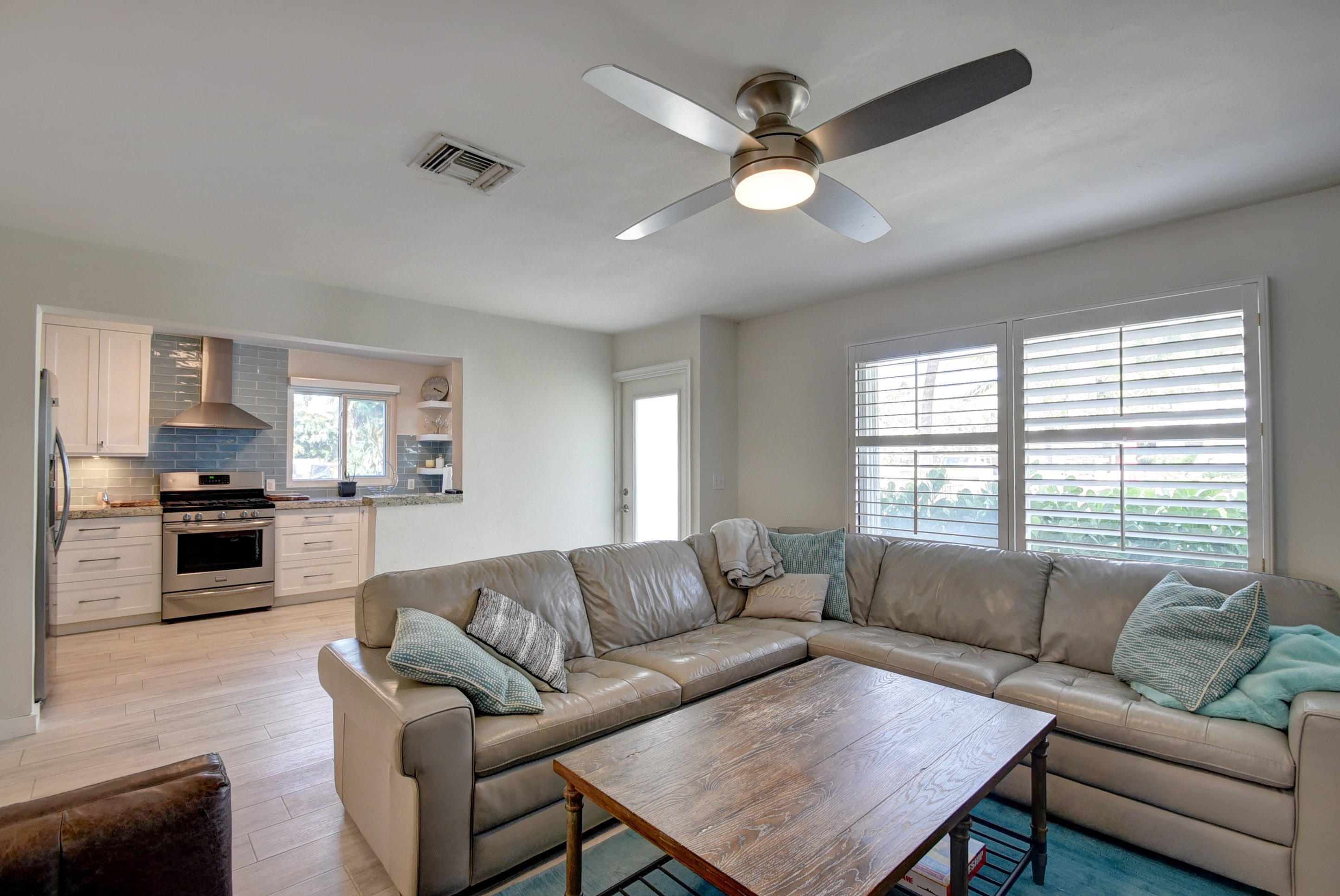 1020 Casuarina Road Property Photo 5