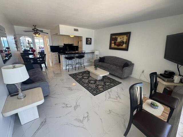 300 Oregon Street 502 Property Photo 14