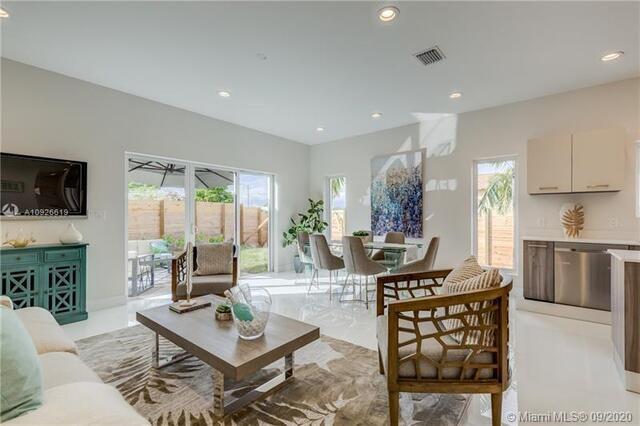 682 Ne 43rd Street Property Photo 5