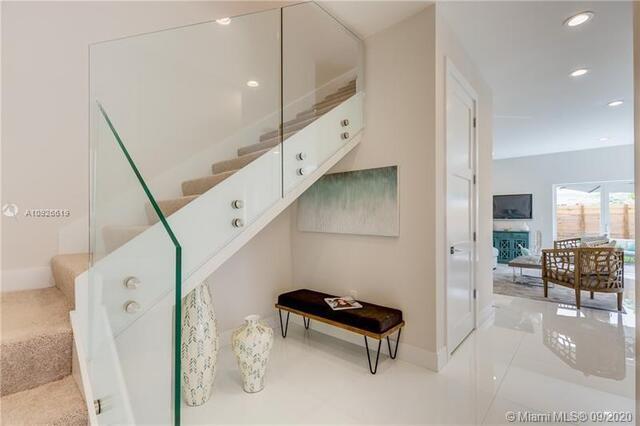 682 Ne 43rd Street Property Photo 12