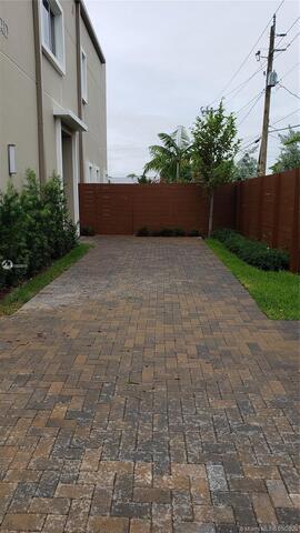 682 Ne 43rd Street Property Photo 24