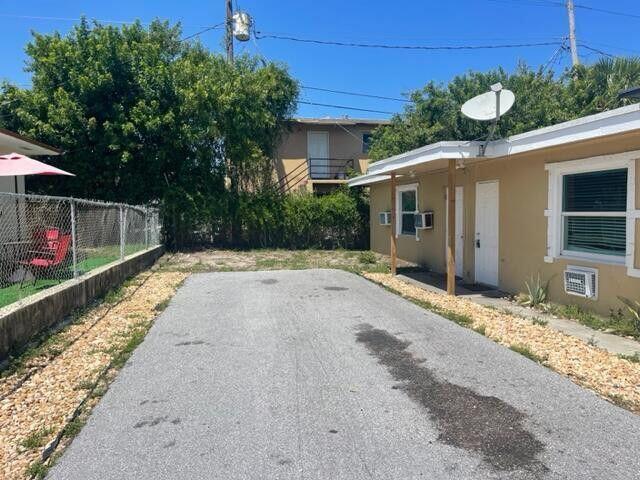 725 21st Street 2 Property Photo 1