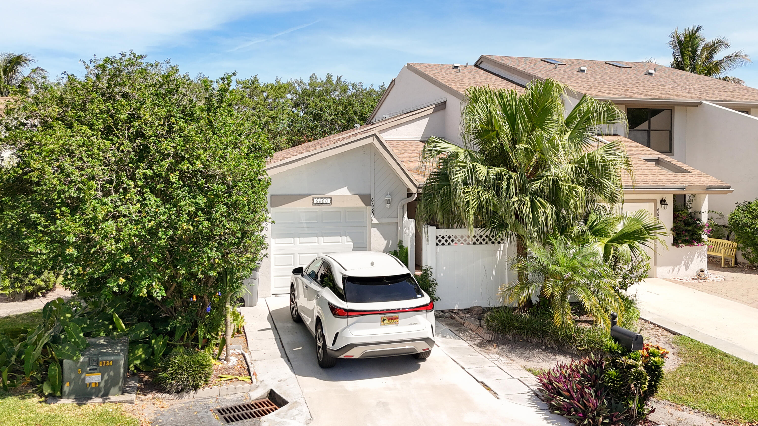 6680 Canary Palm Circle