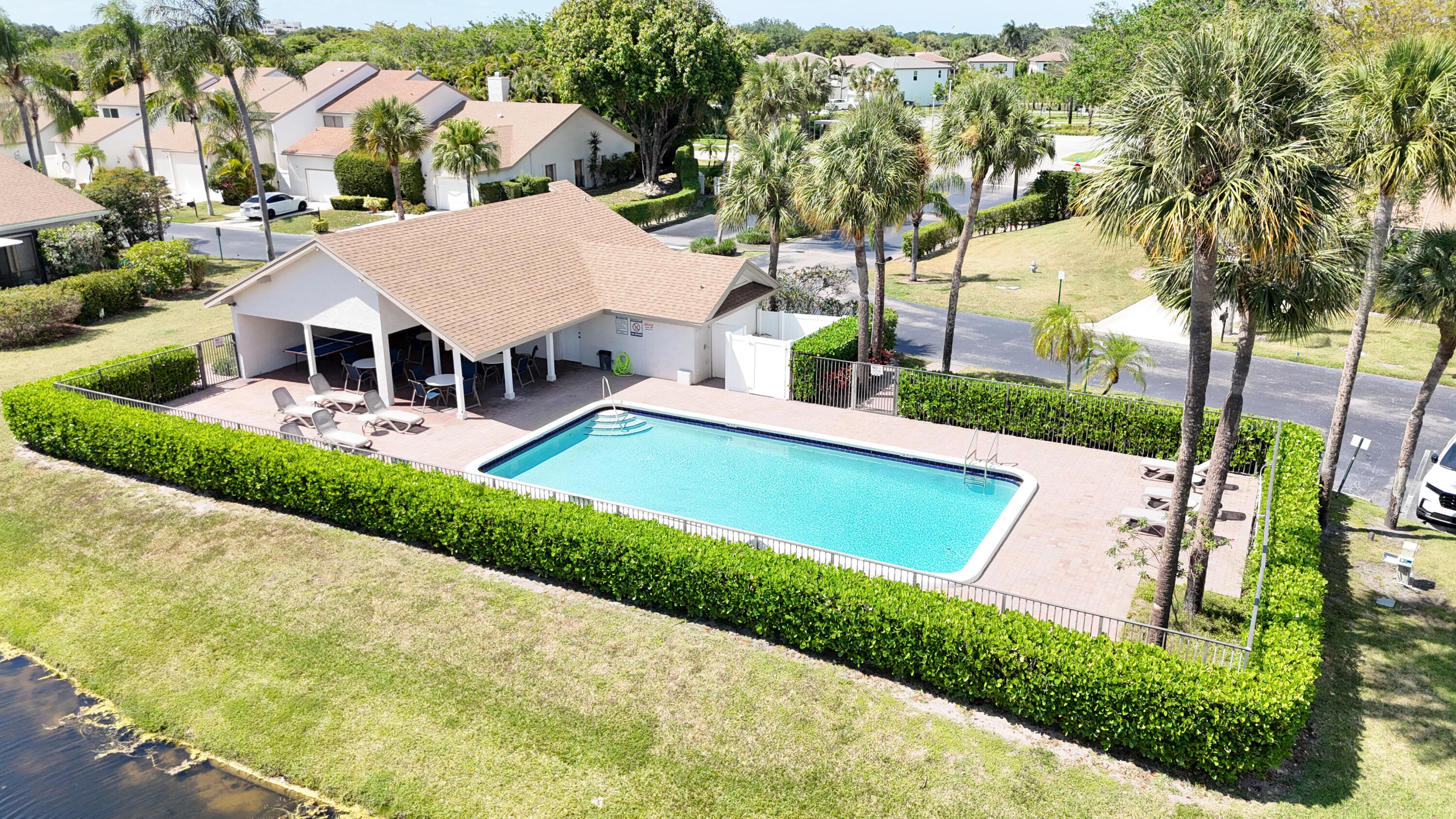 6680 Canary Palm Circle Property Photo 3