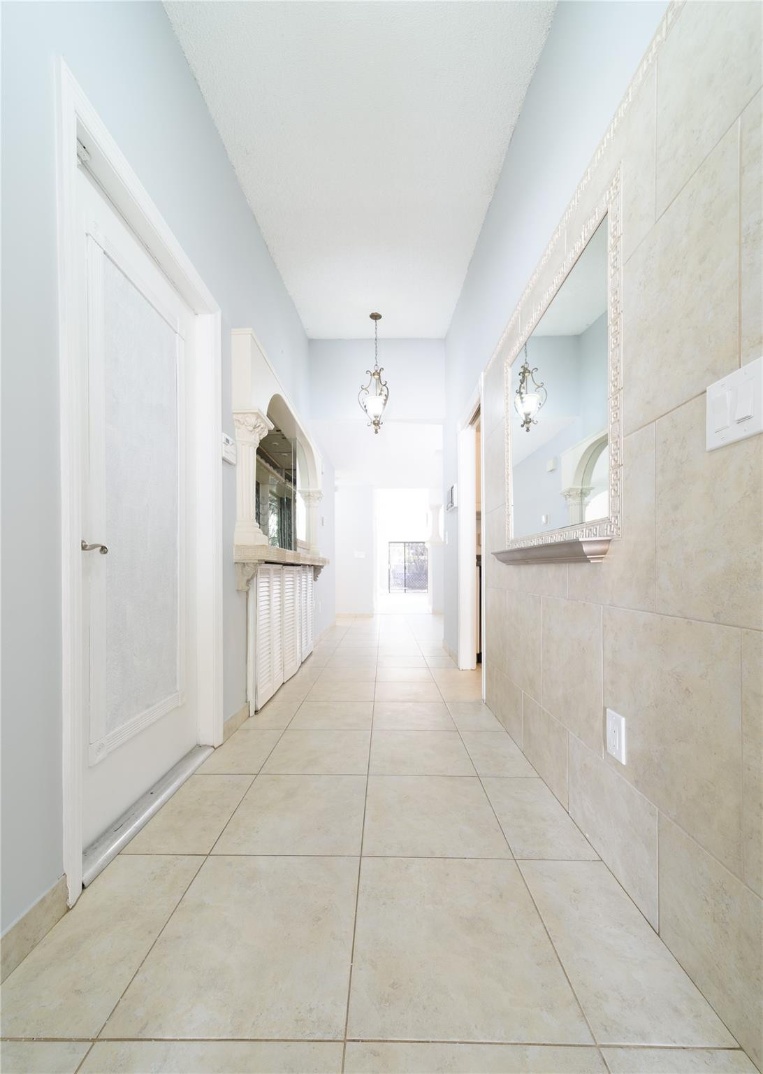 6680 Canary Palm Circle Property Photo 5