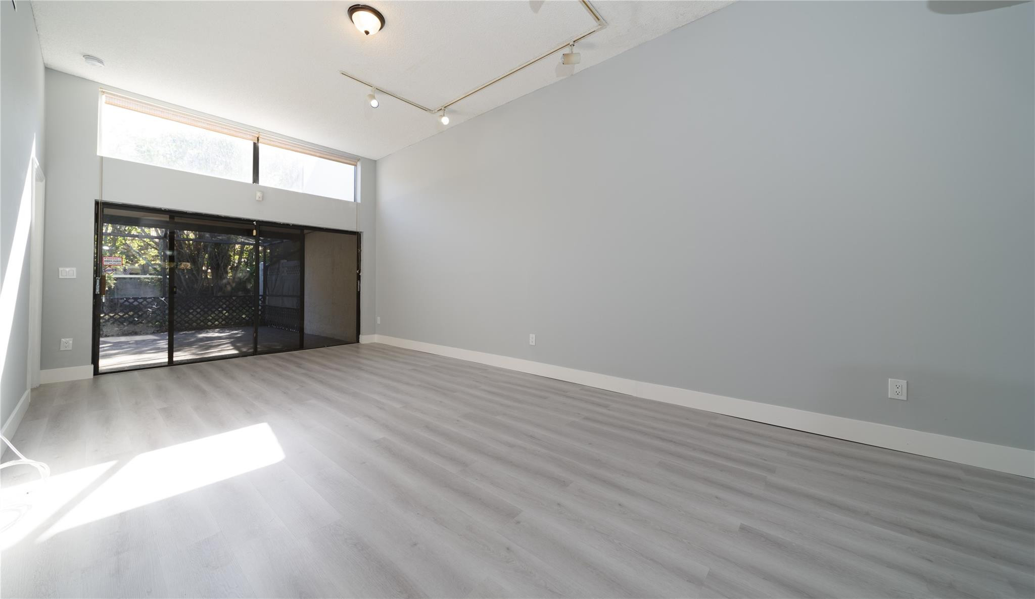 6680 Canary Palm Circle Property Photo 6