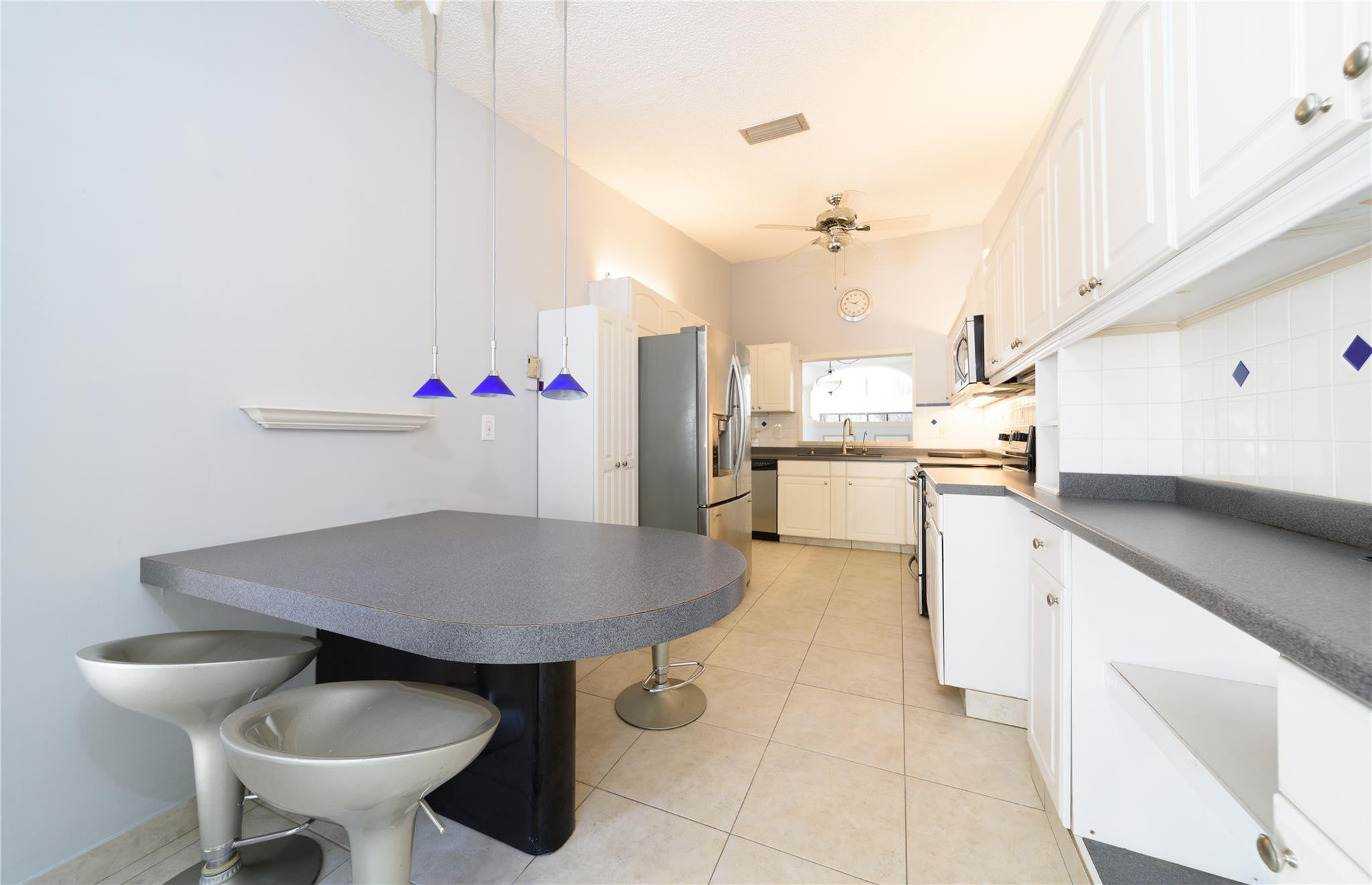 6680 Canary Palm Circle Property Photo 9