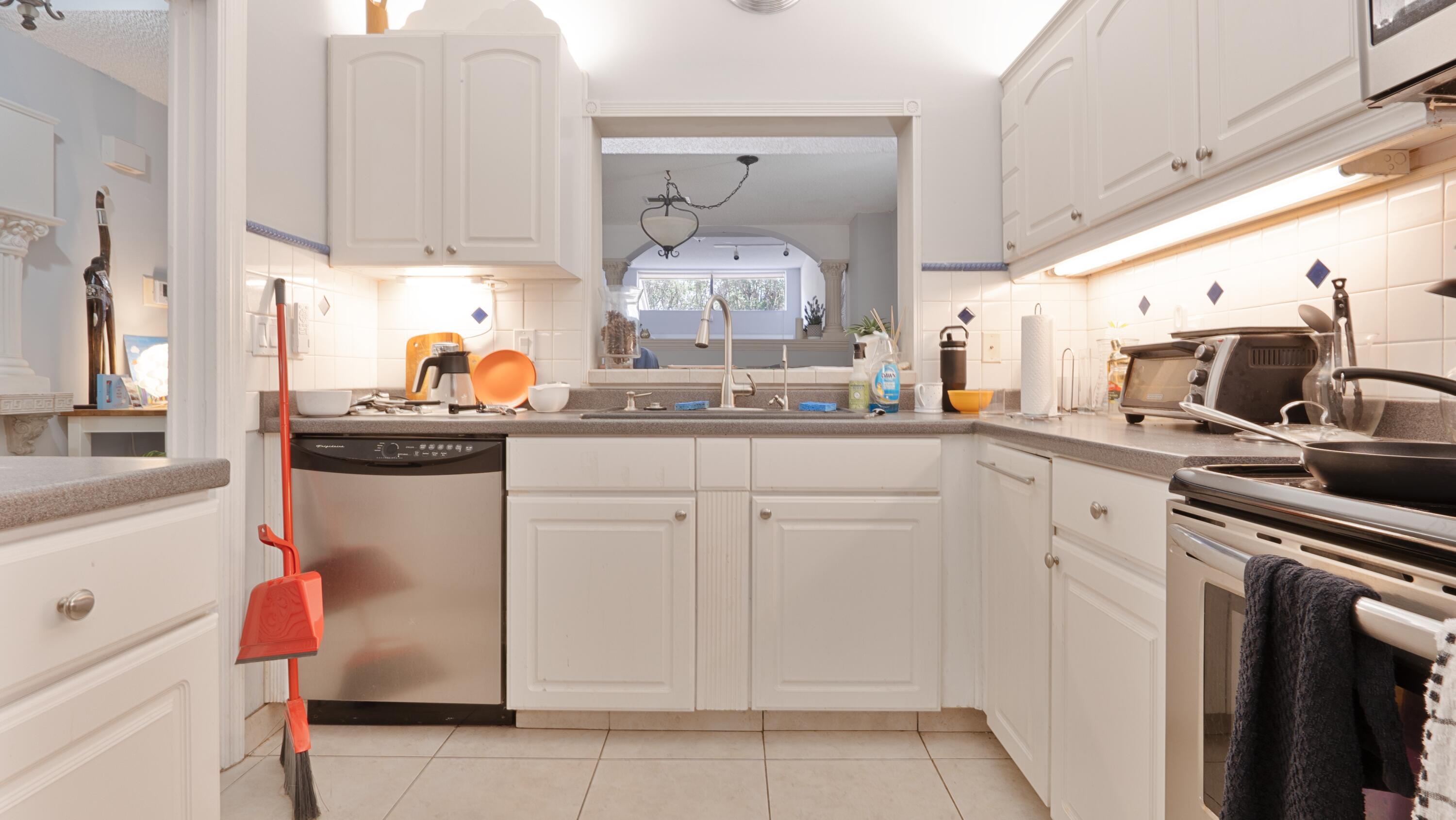 6680 Canary Palm Circle Property Photo 10