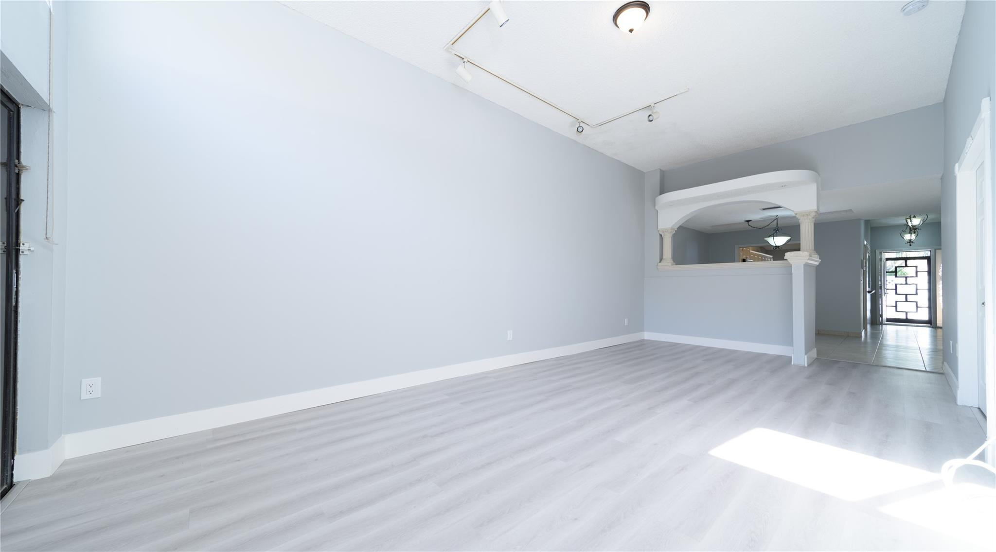 6680 Canary Palm Circle Property Photo 17