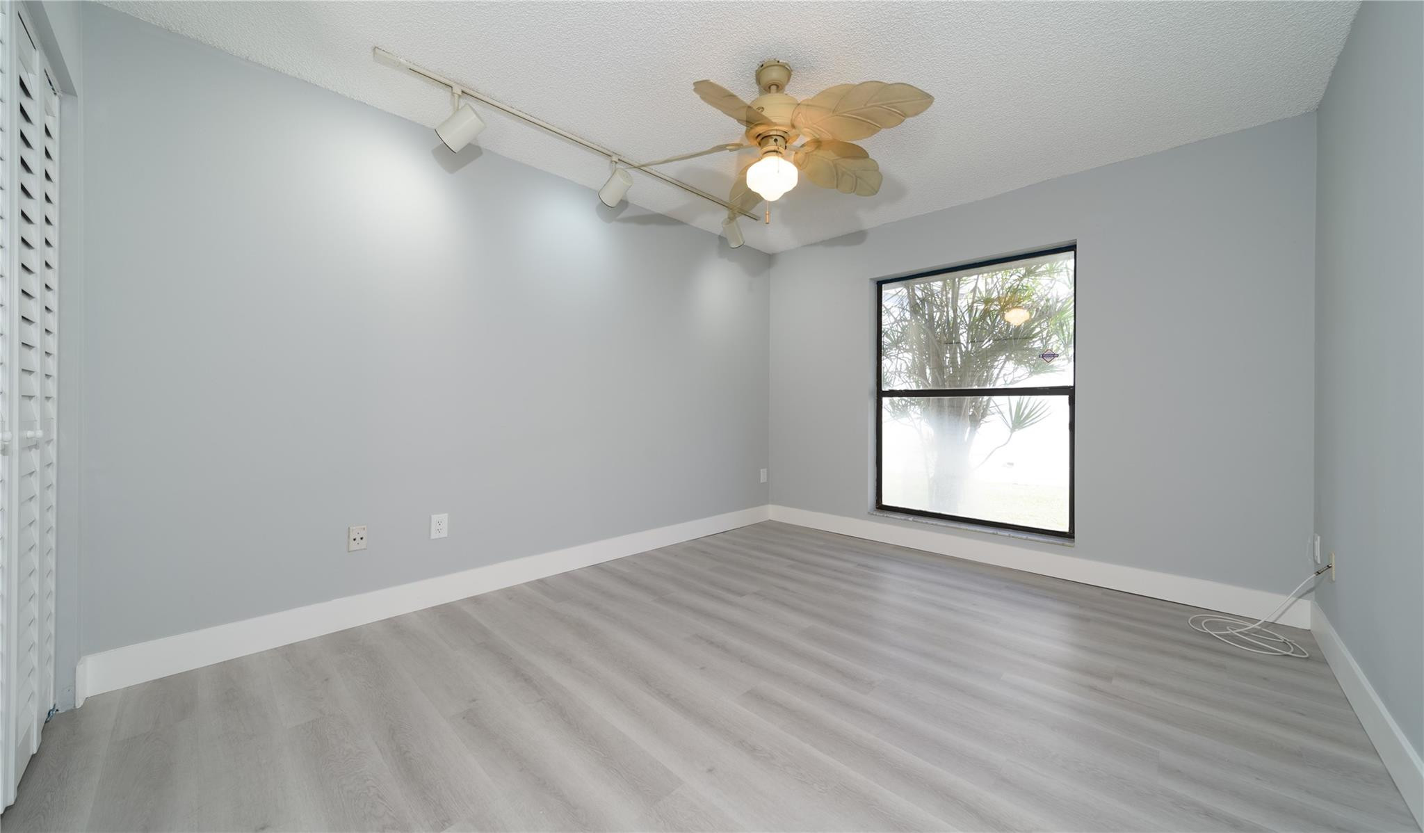 6680 Canary Palm Circle Property Photo 19