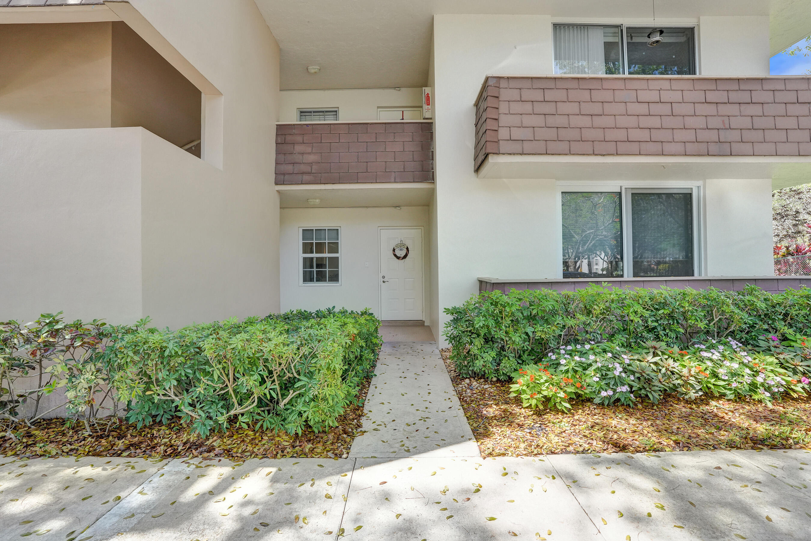 3621 Oaks Clubhouse Drive 101 Property Photo 1