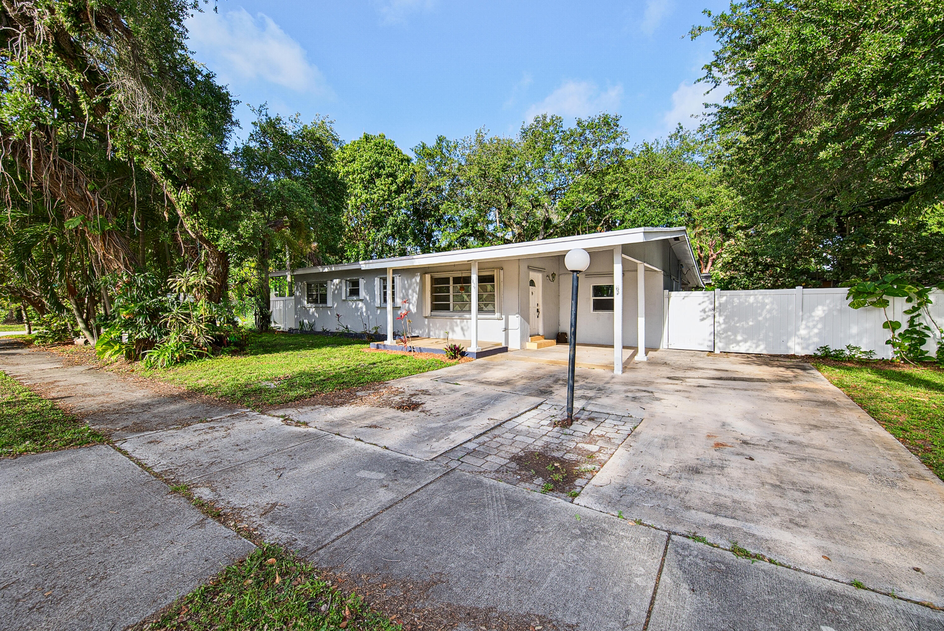 1425 Sw 19th Avenue Property Photo 1