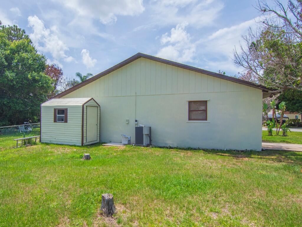4065 46th Lane Property Photo 4