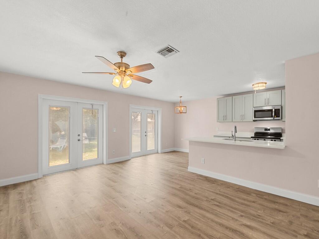 4065 46th Lane Property Photo 7