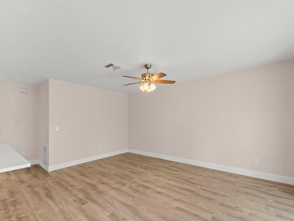 4065 46th Lane Property Photo 9