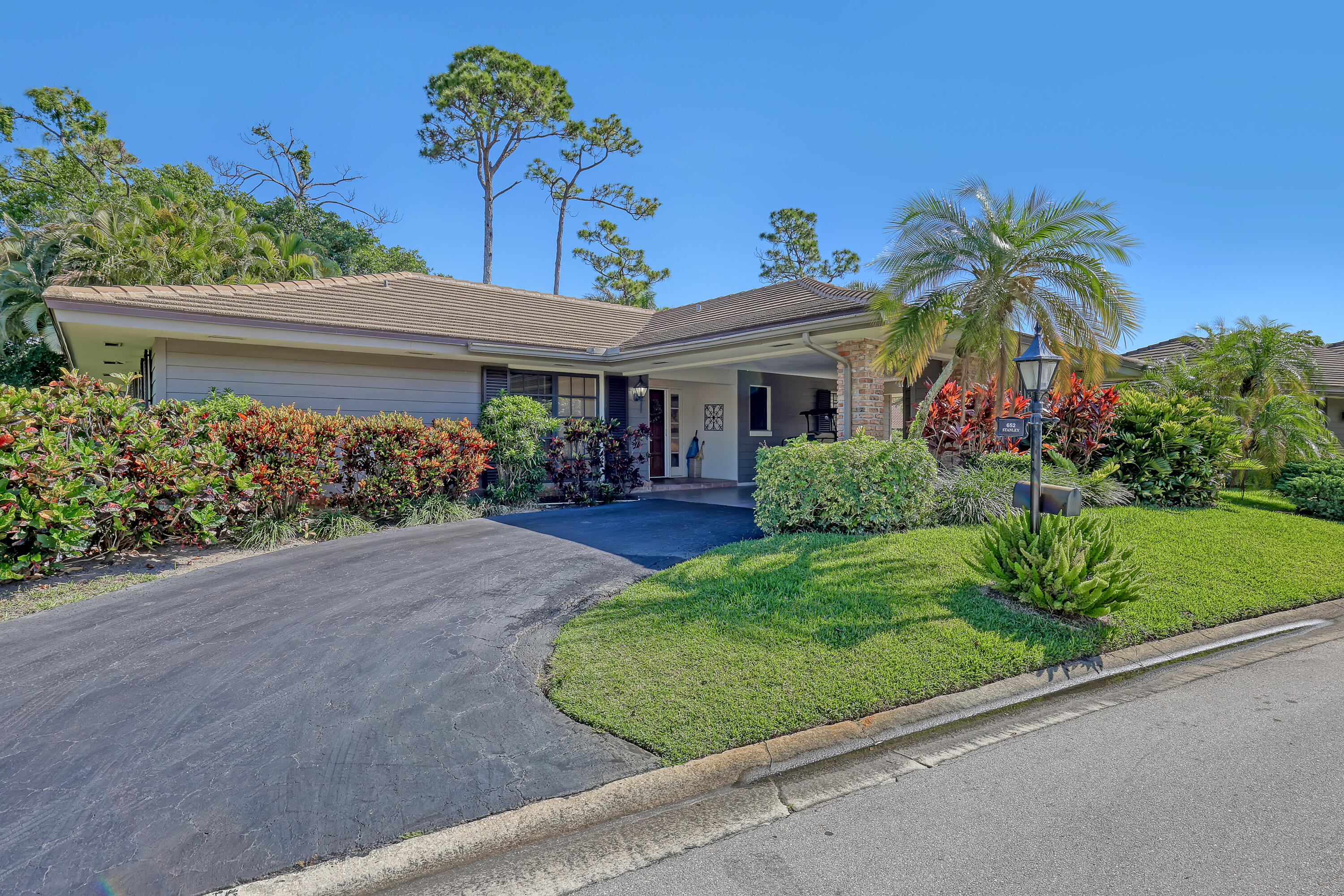 652 Cypress Key Circle Property Photo 1