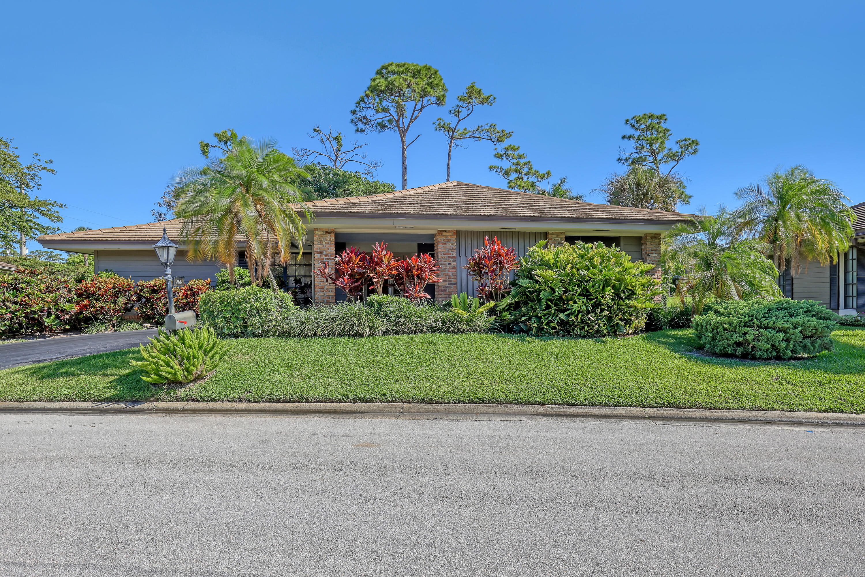 652 Cypress Key Circle Property Photo 2