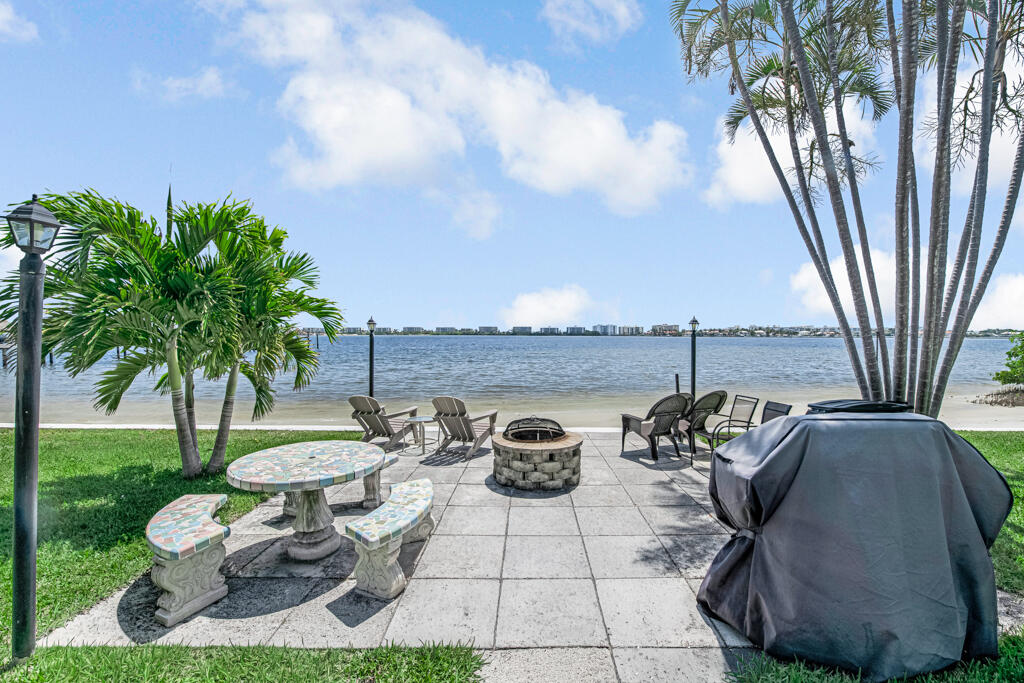 1430 S Lakeside Drive 22 Property Photo 1