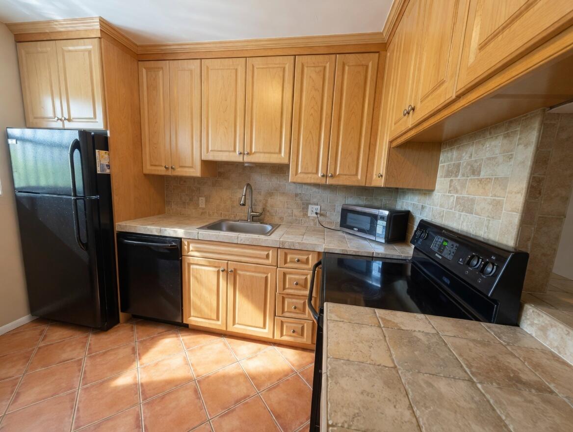 1430 S Lakeside Drive 22 Property Photo 4