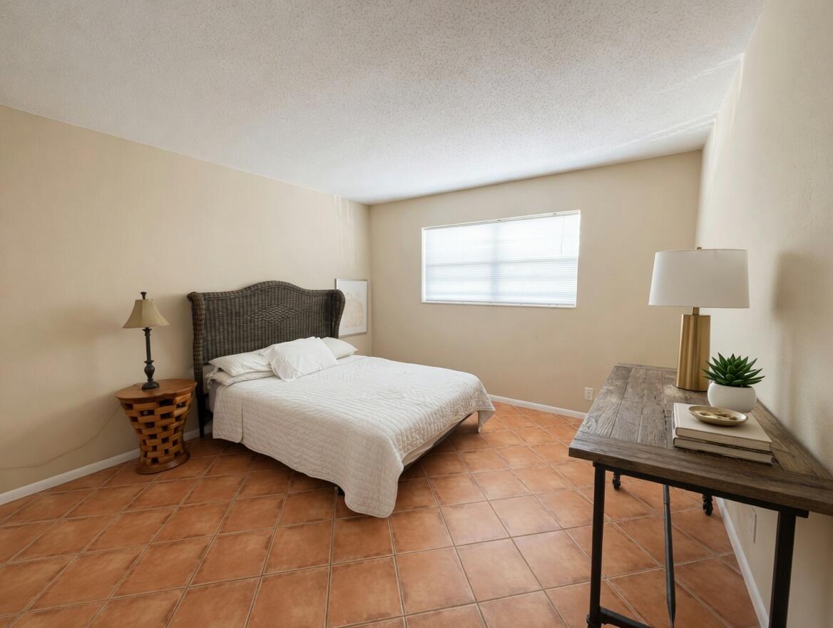 1430 S Lakeside Drive 22 Property Photo 6