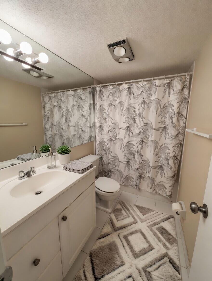 1430 S Lakeside Drive 22 Property Photo 7