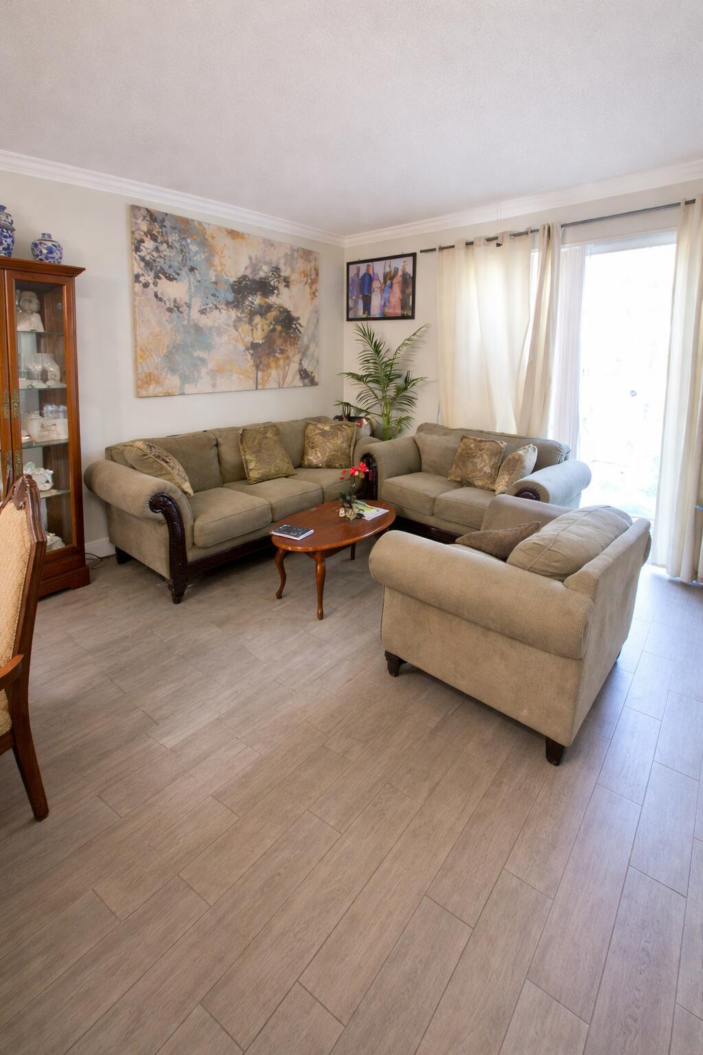 223 Foxtail Drive C Property Photo 4
