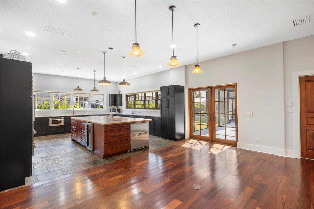 531 Sunset Boulevard Property Photo 4