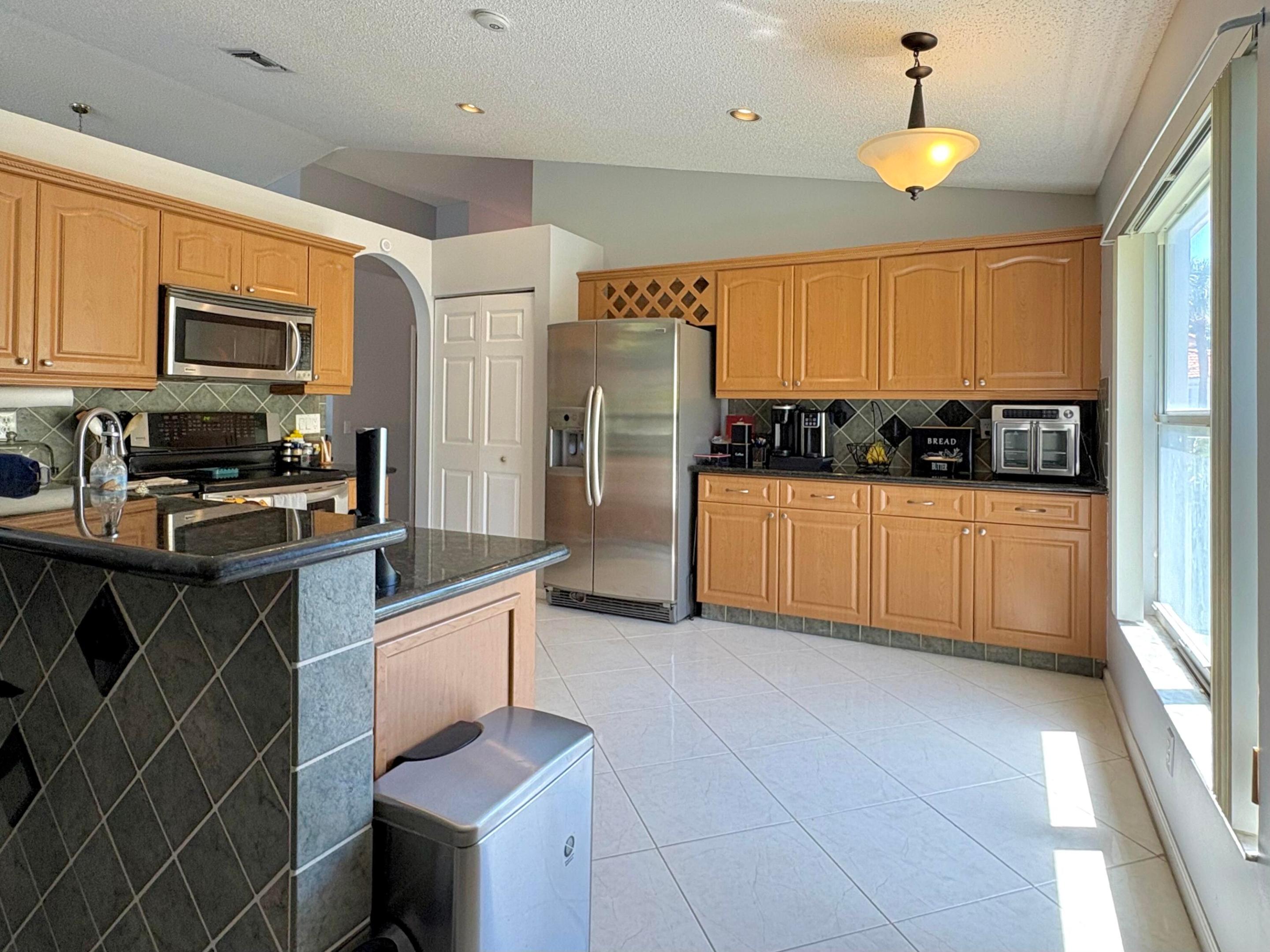 3771 Newport Avenue Property Photo 11