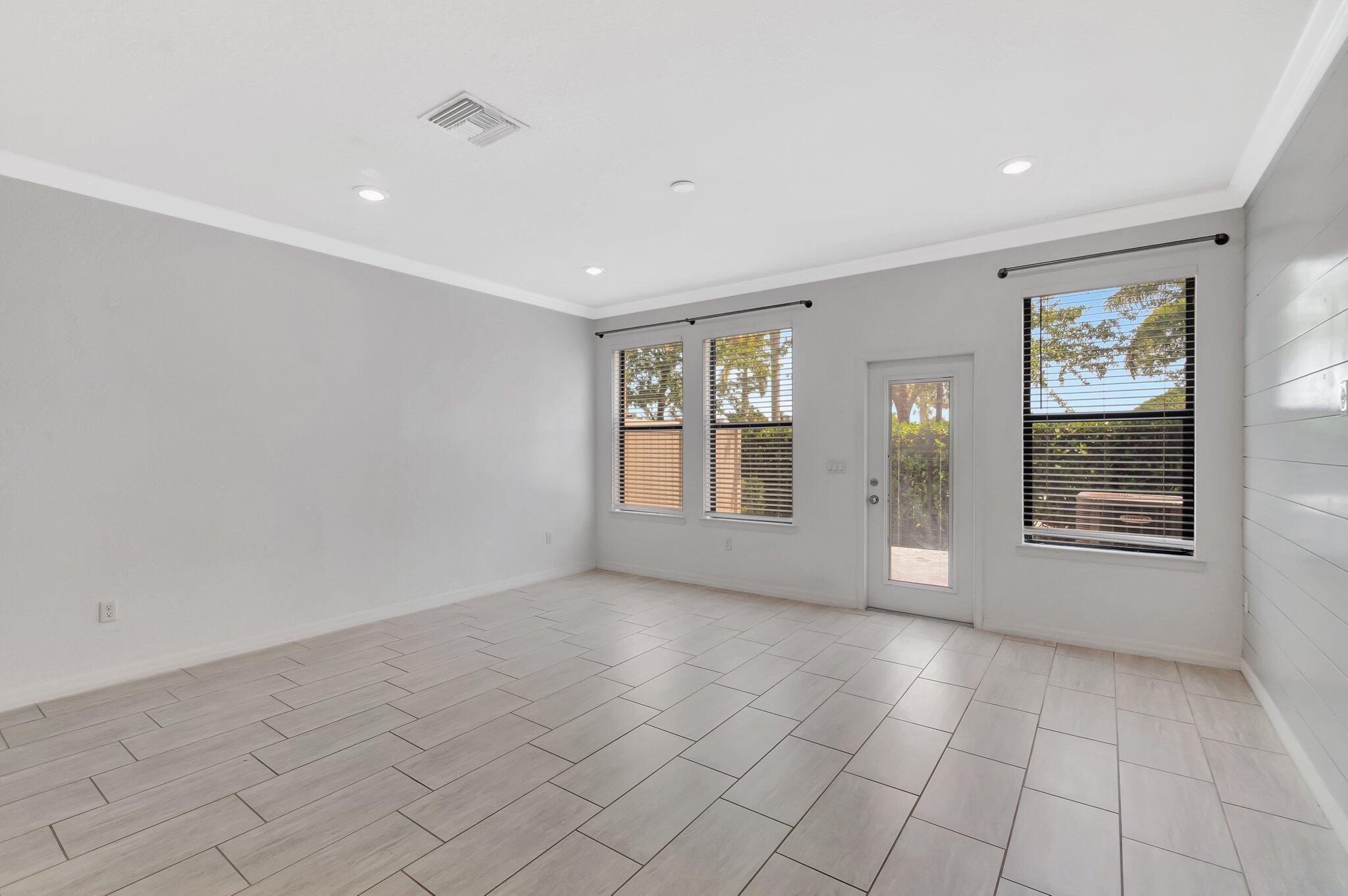 2854 Bard Street Property Photo 10