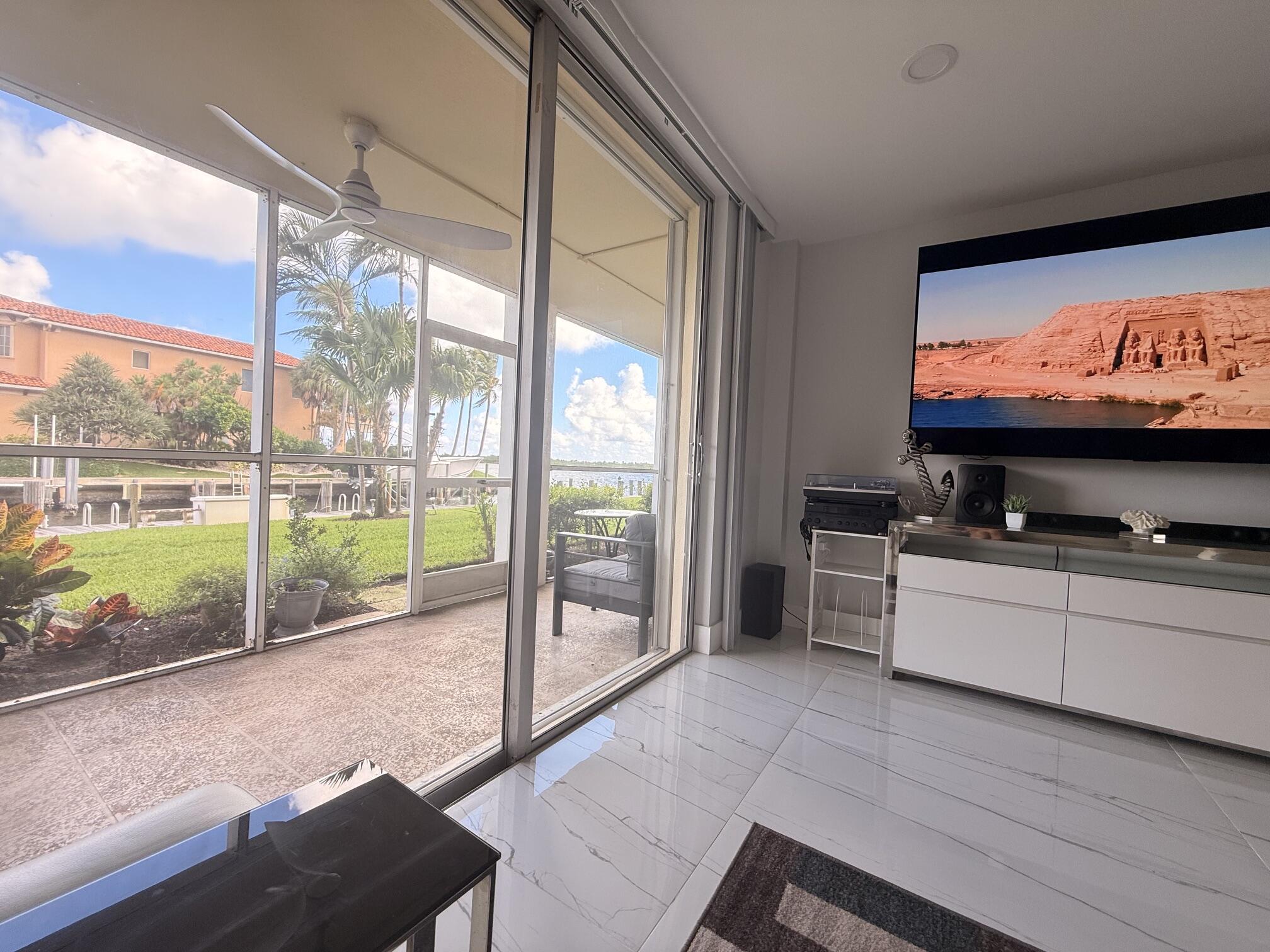 105 Paradise Harbour Boulevard 108 Property Photo 1