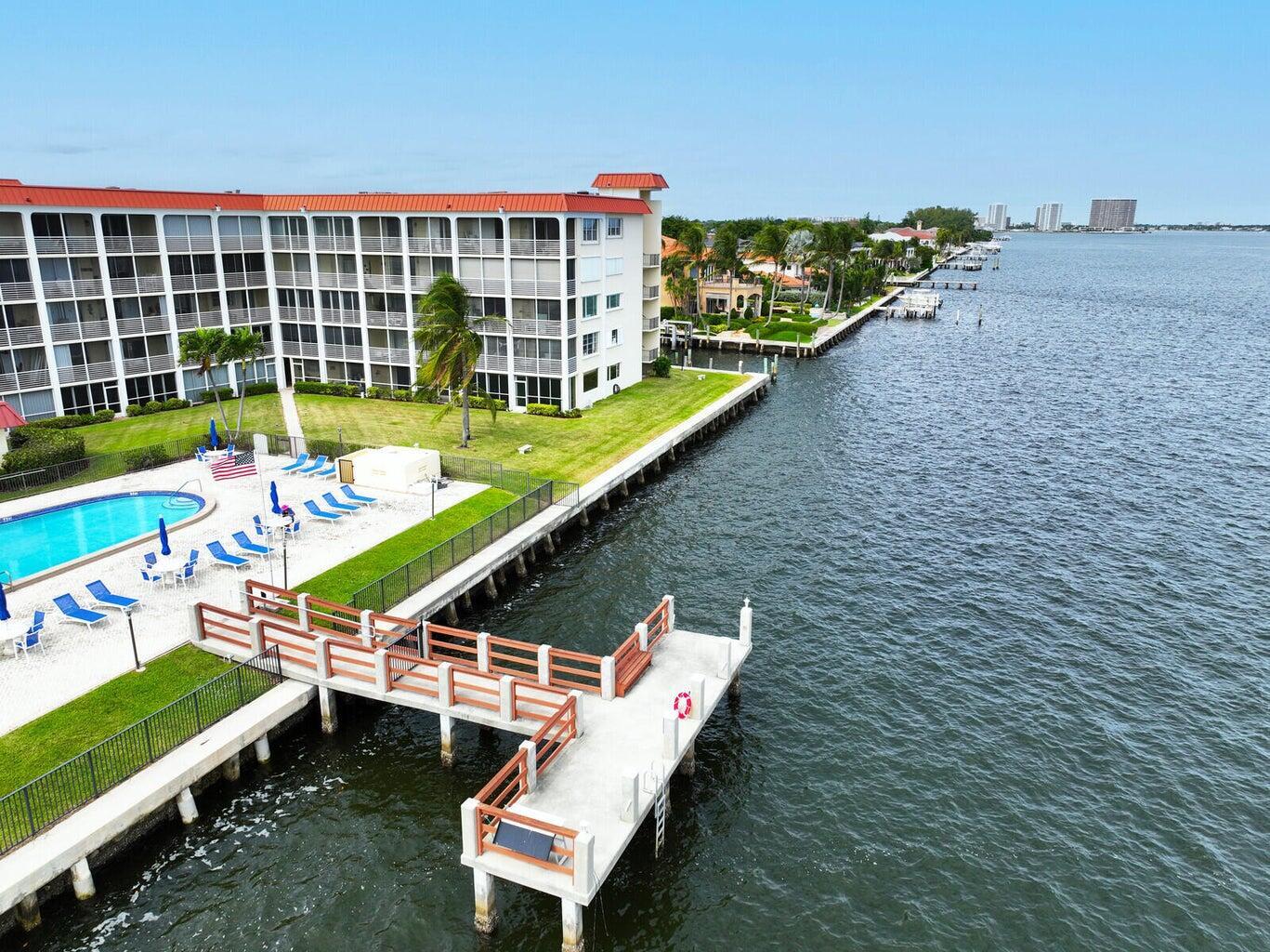 105 Paradise Harbour Boulevard 108 Property Photo 14