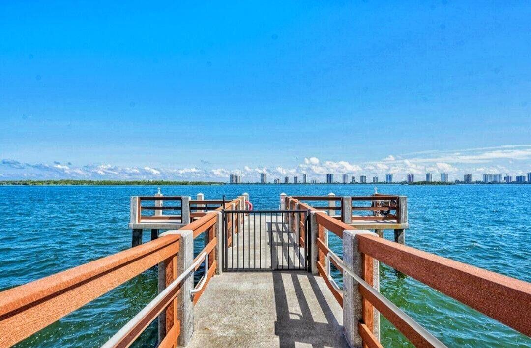 105 Paradise Harbour Boulevard 108 Property Photo 16