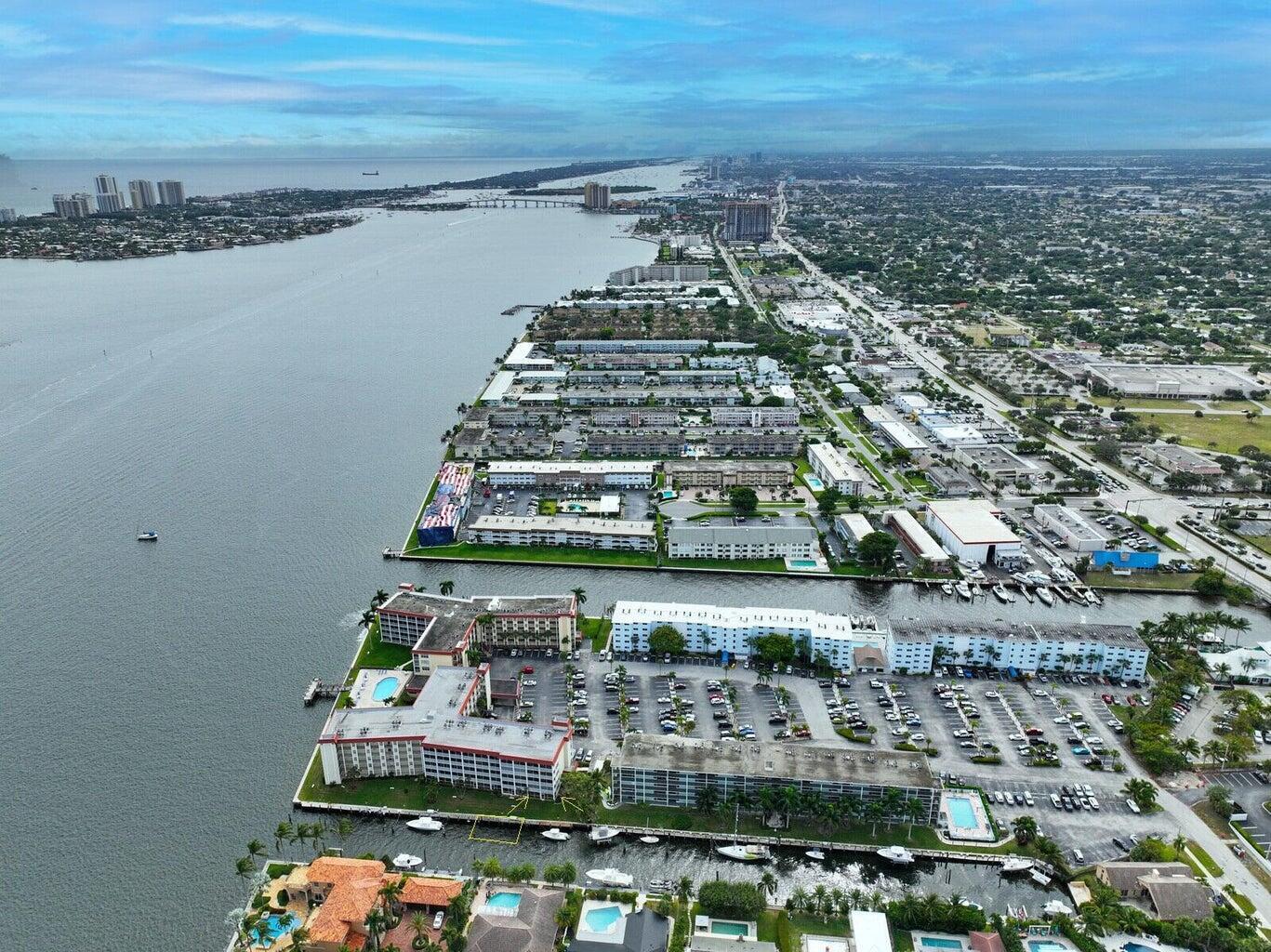 105 Paradise Harbour Boulevard 108 Property Photo 29
