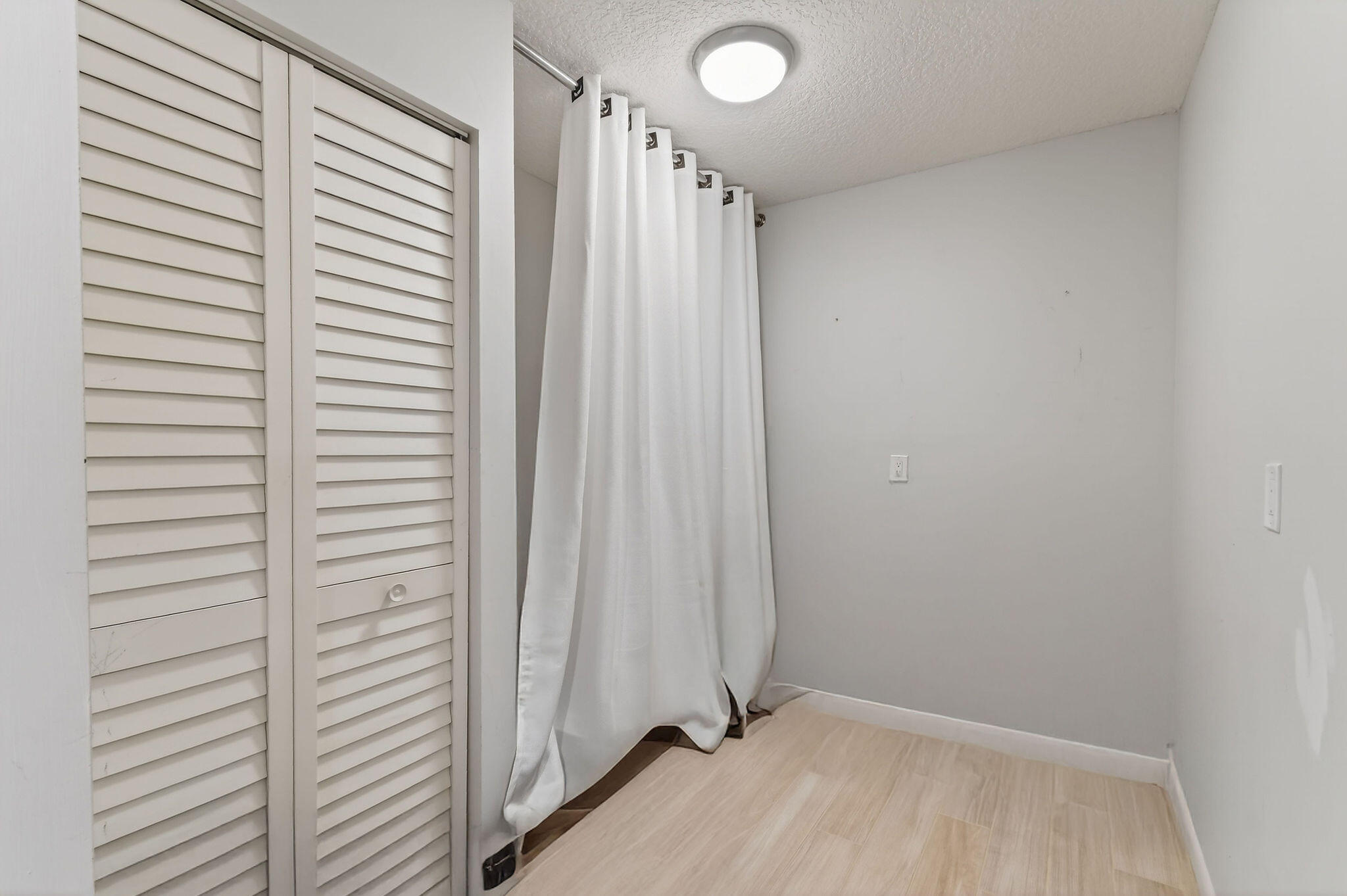 701 Seafarer Circle 504 Property Photo 21