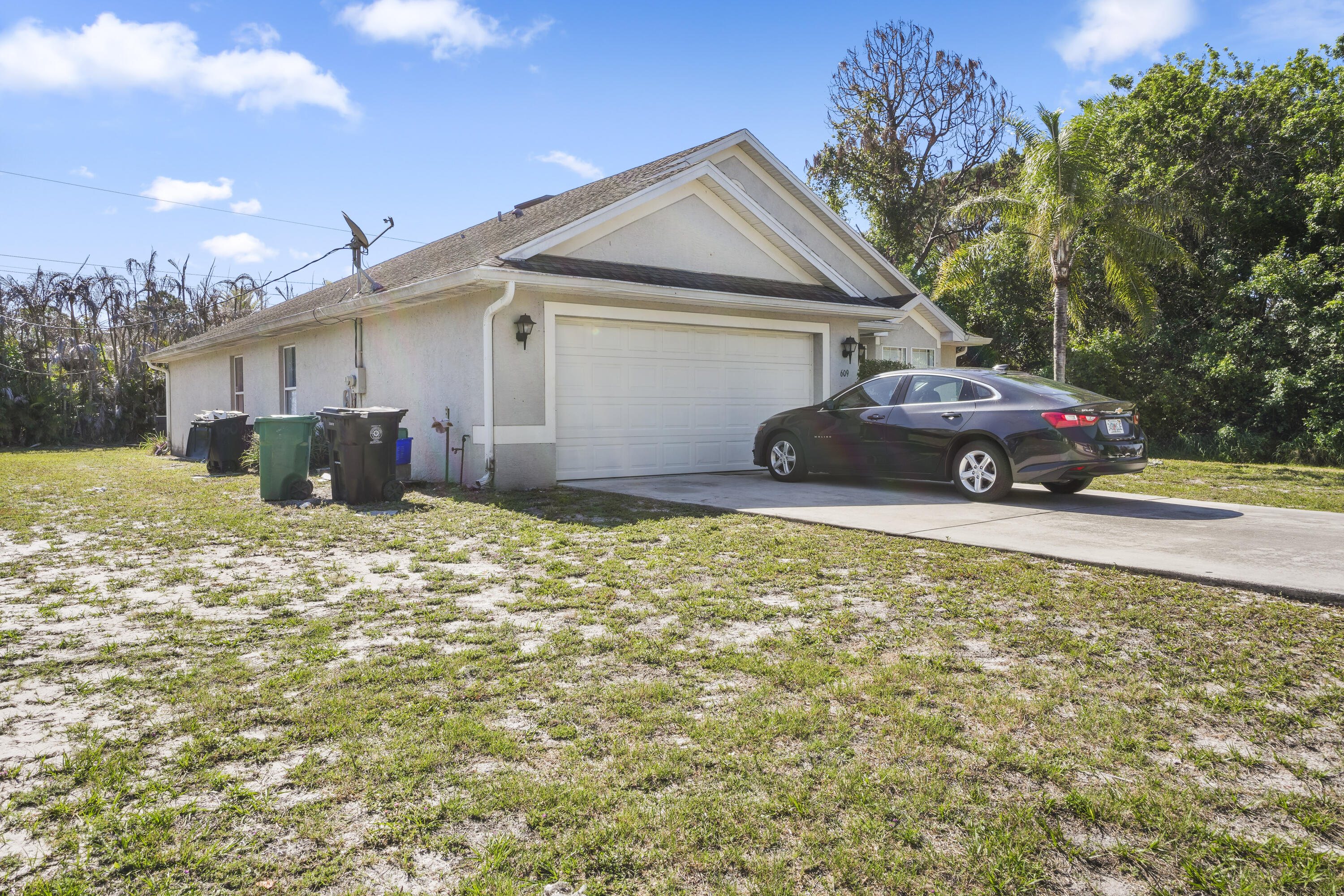 609 Nw Cardinal Drive Property Photo 1