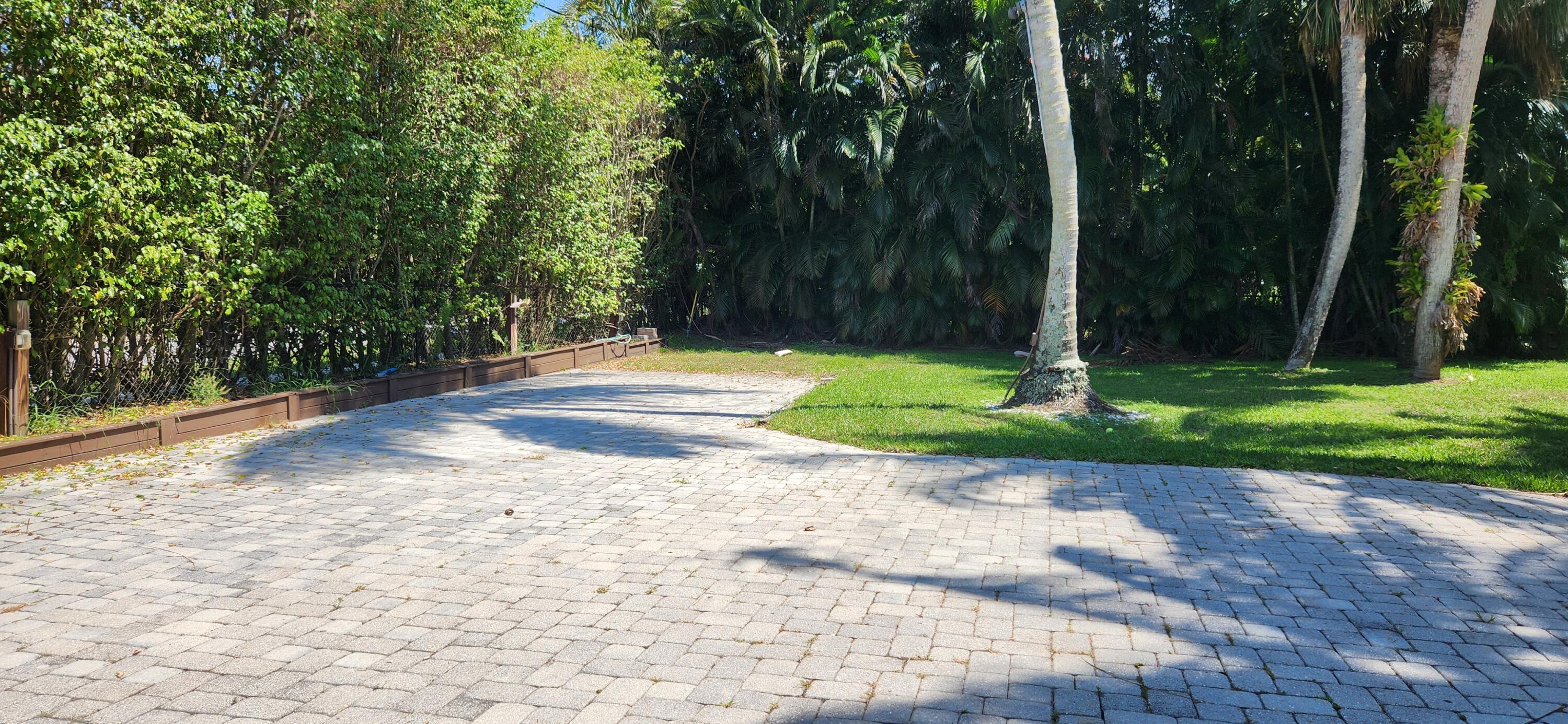 1066 Se Saint Lucie Boulevard Property Photo 29
