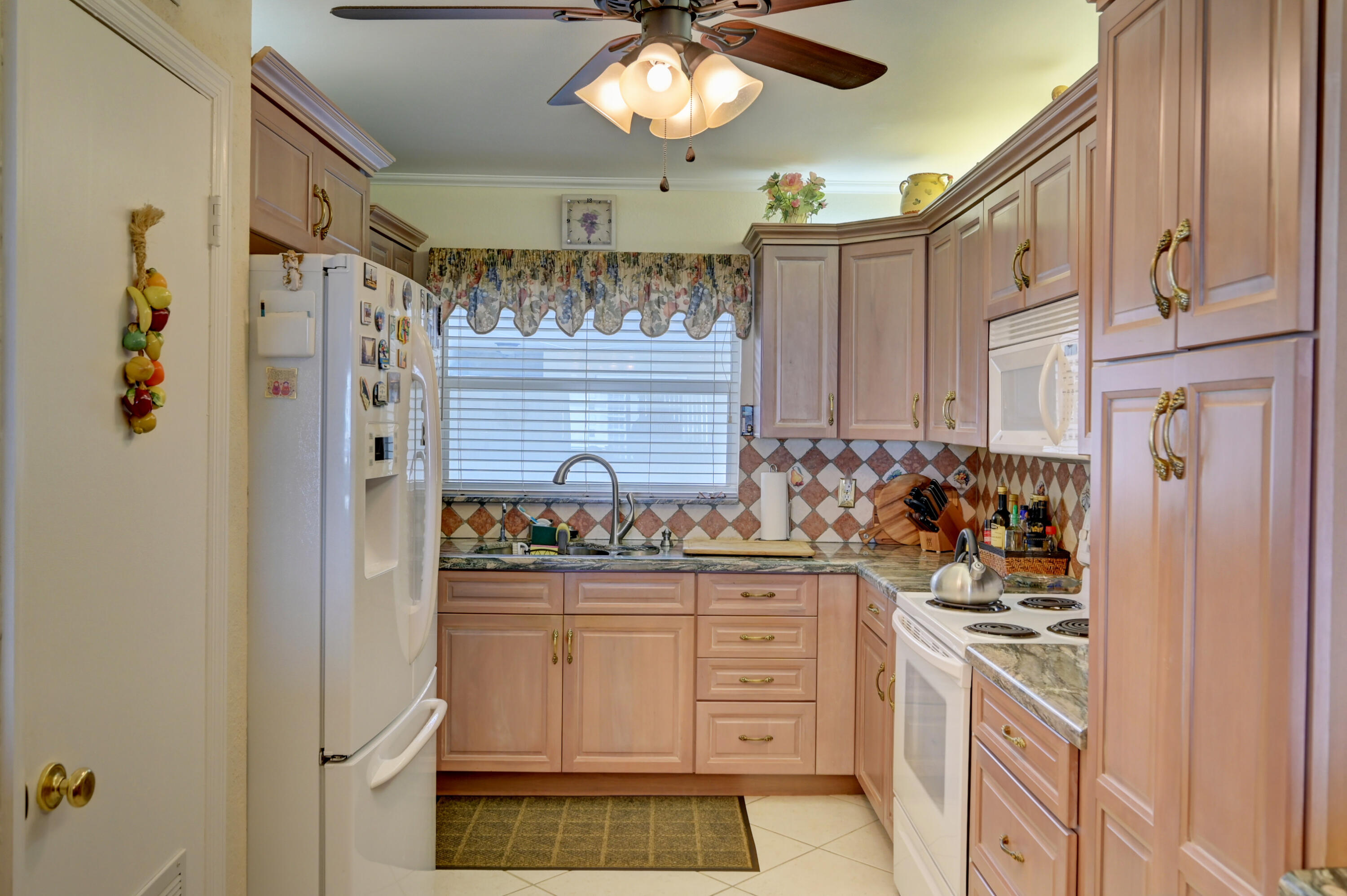 401 Briny Avenue 708 Property Photo 9