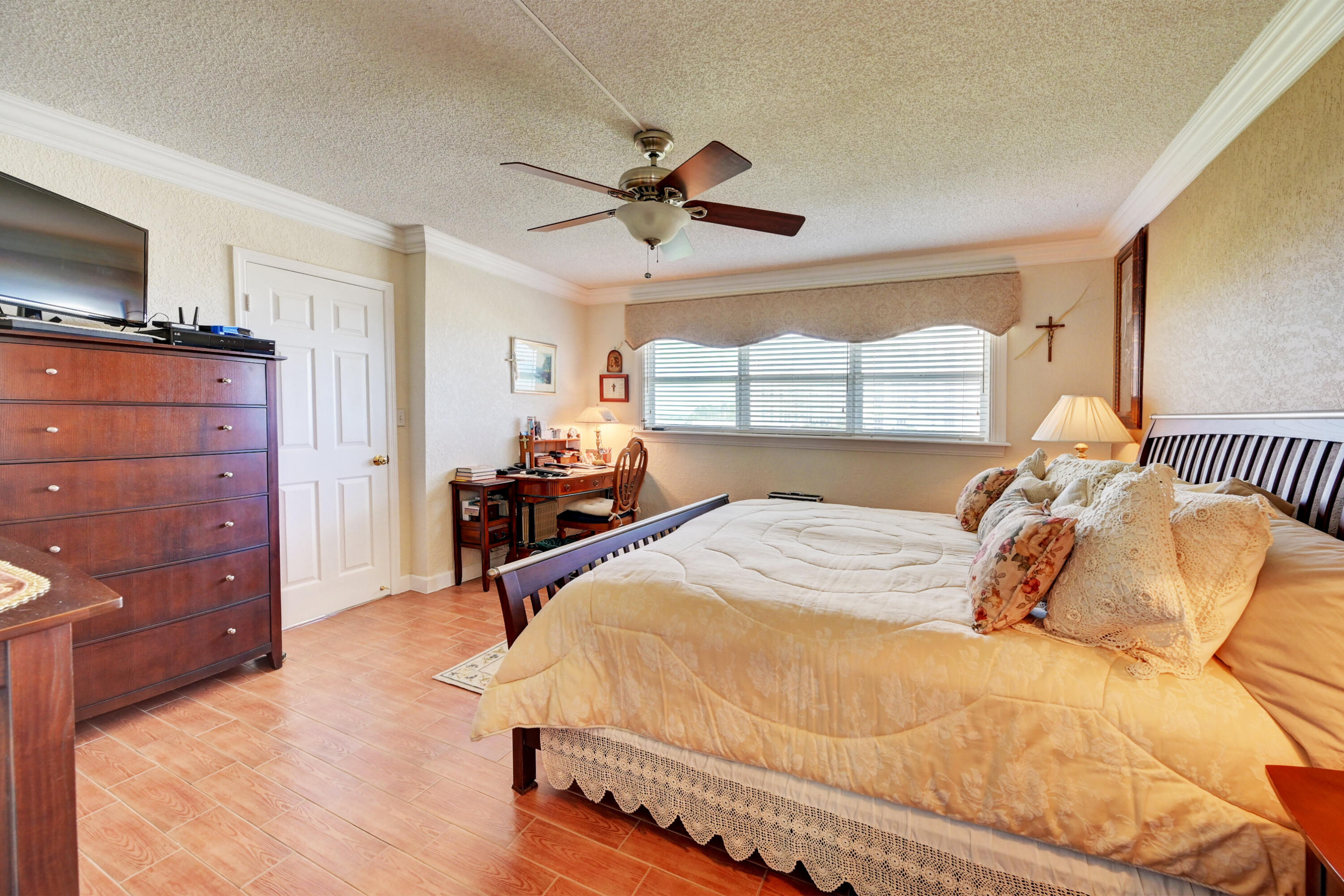 401 Briny Avenue 708 Property Photo 18