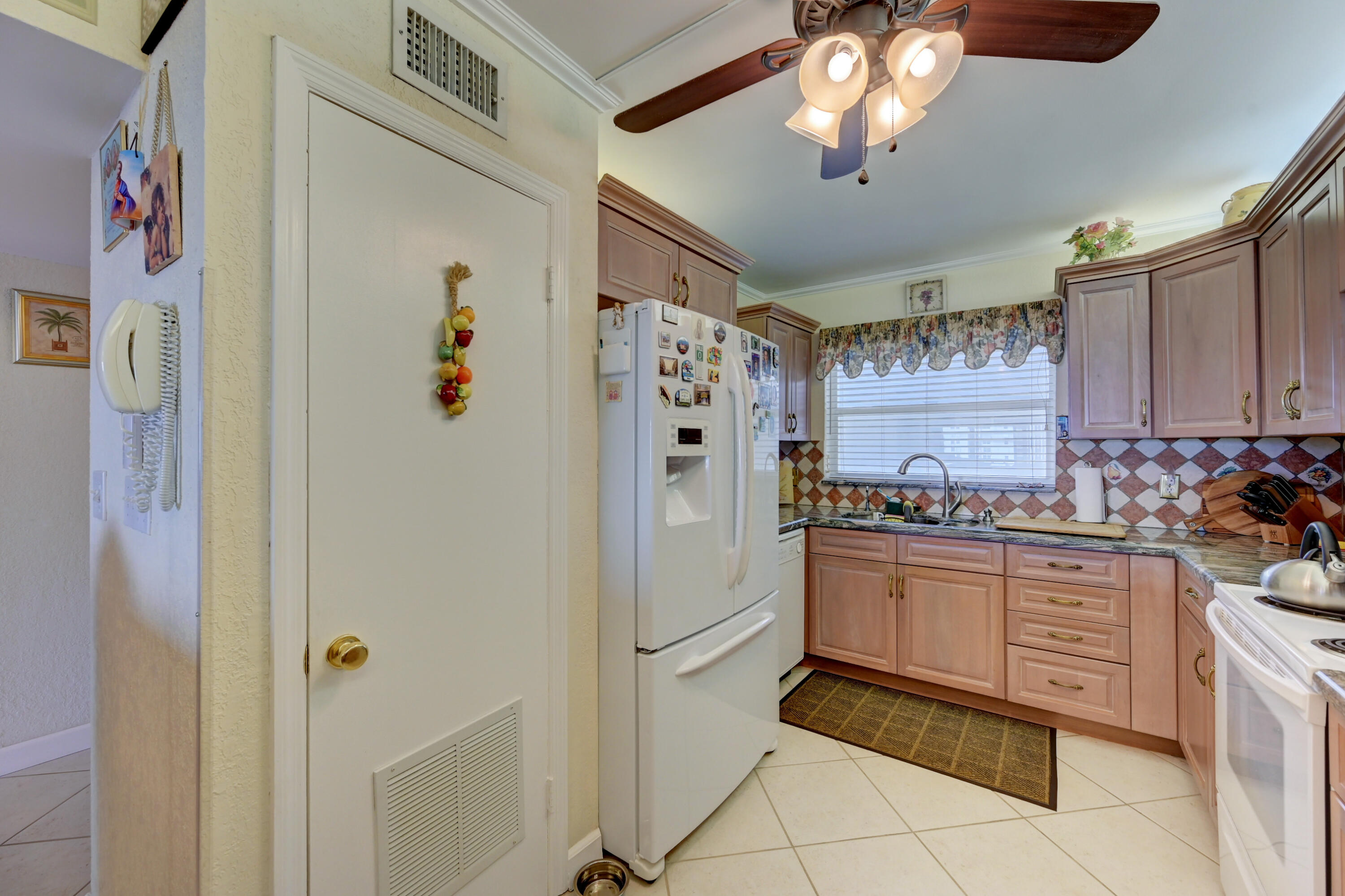 401 Briny Avenue 708 Property Photo 21