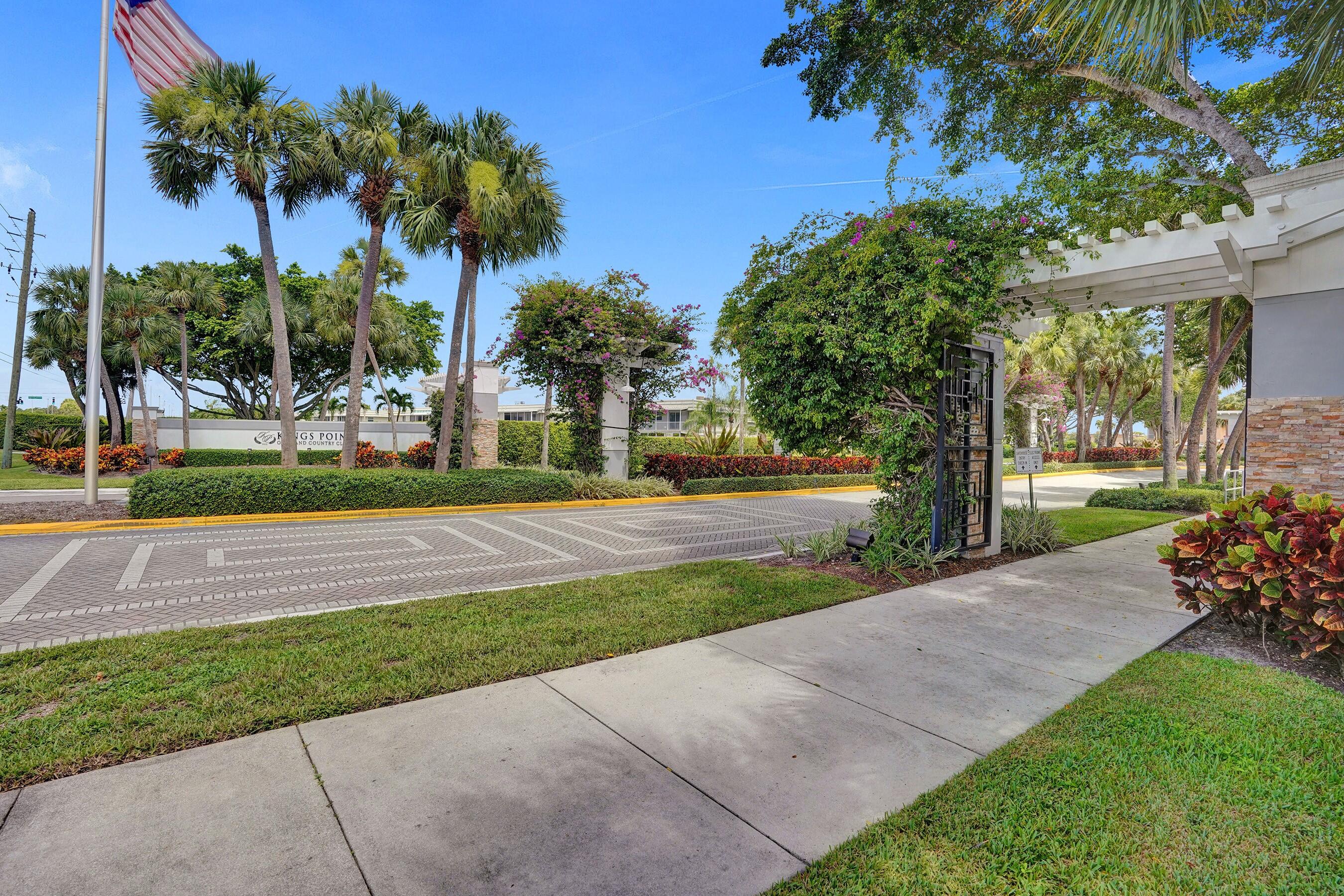 108 Valencia Boulevard E108 Property Photo 5