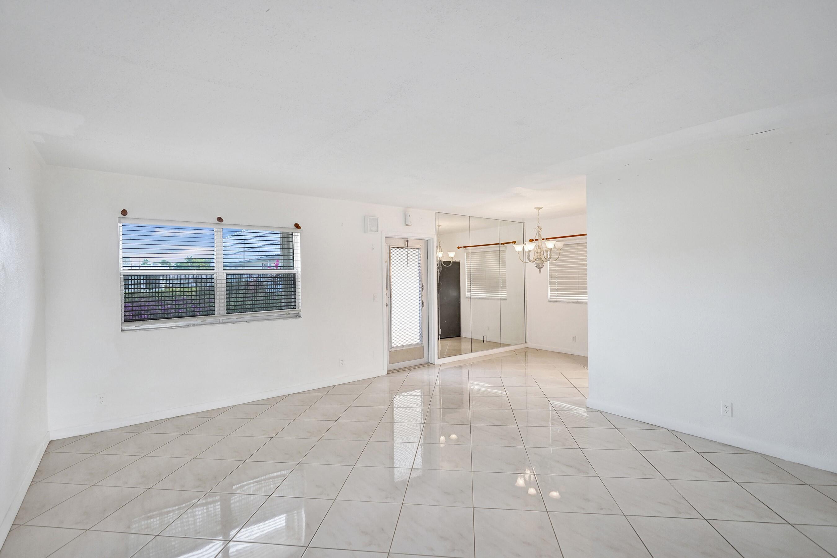108 Valencia Boulevard E108 Property Photo 25