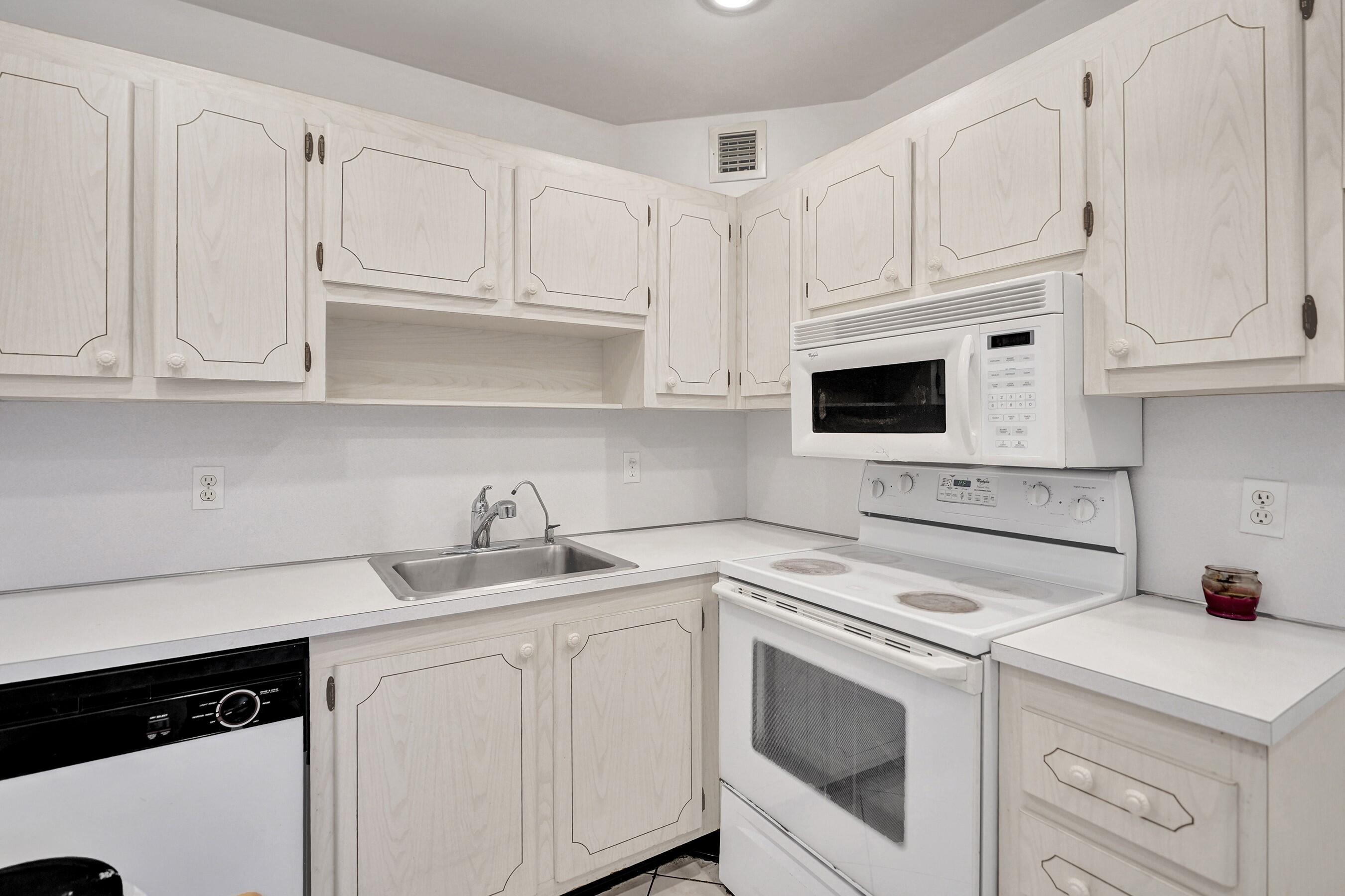 108 Valencia Boulevard E108 Property Photo 27