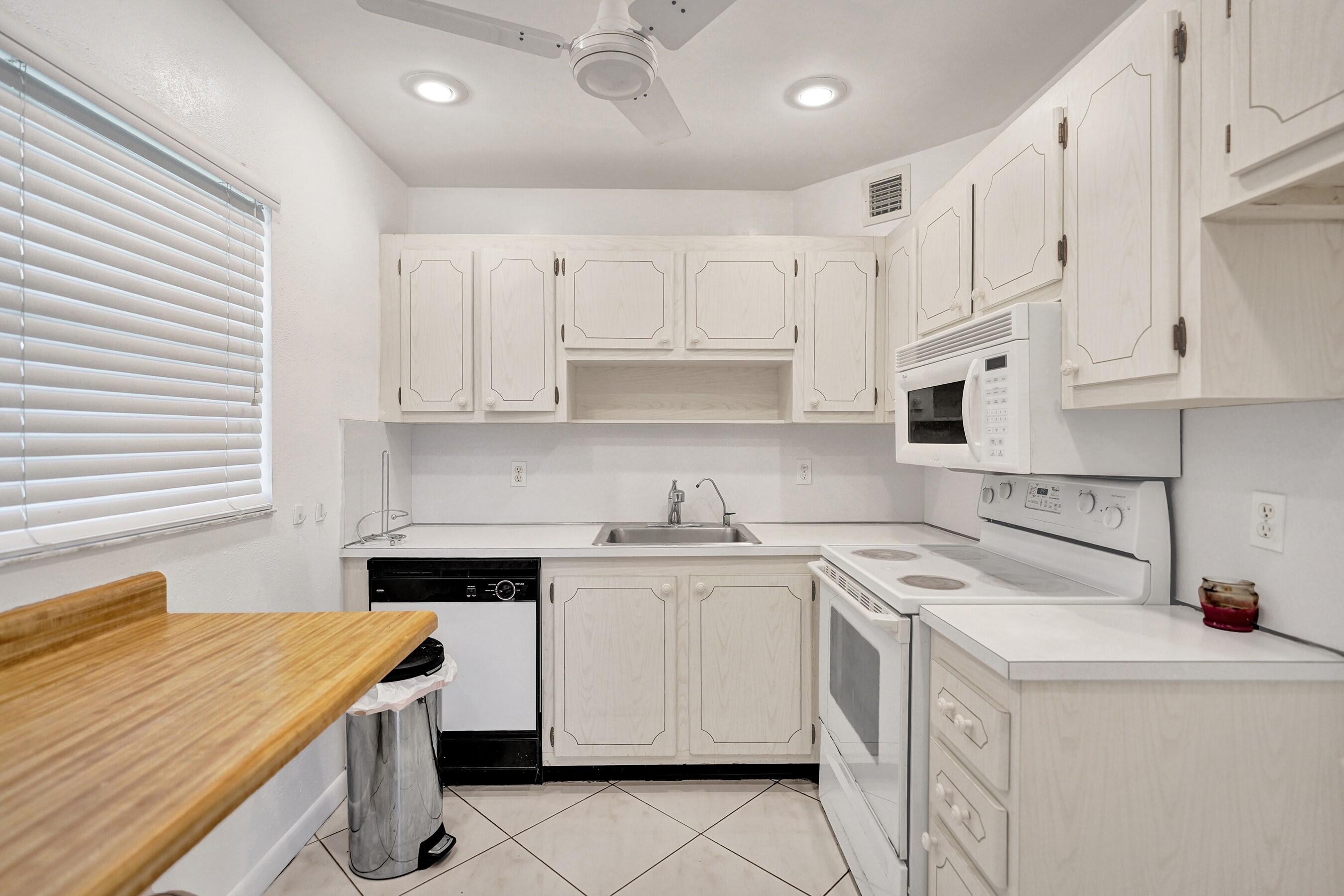 108 Valencia Boulevard E108 Property Photo 28