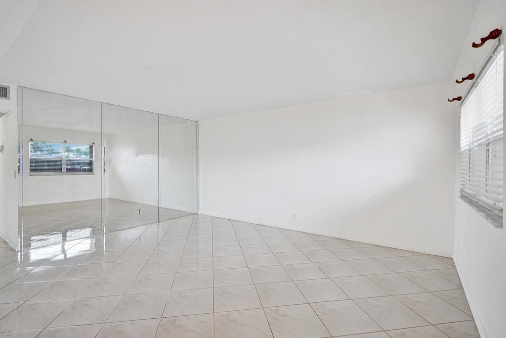 108 Valencia Boulevard E108 Property Photo 32