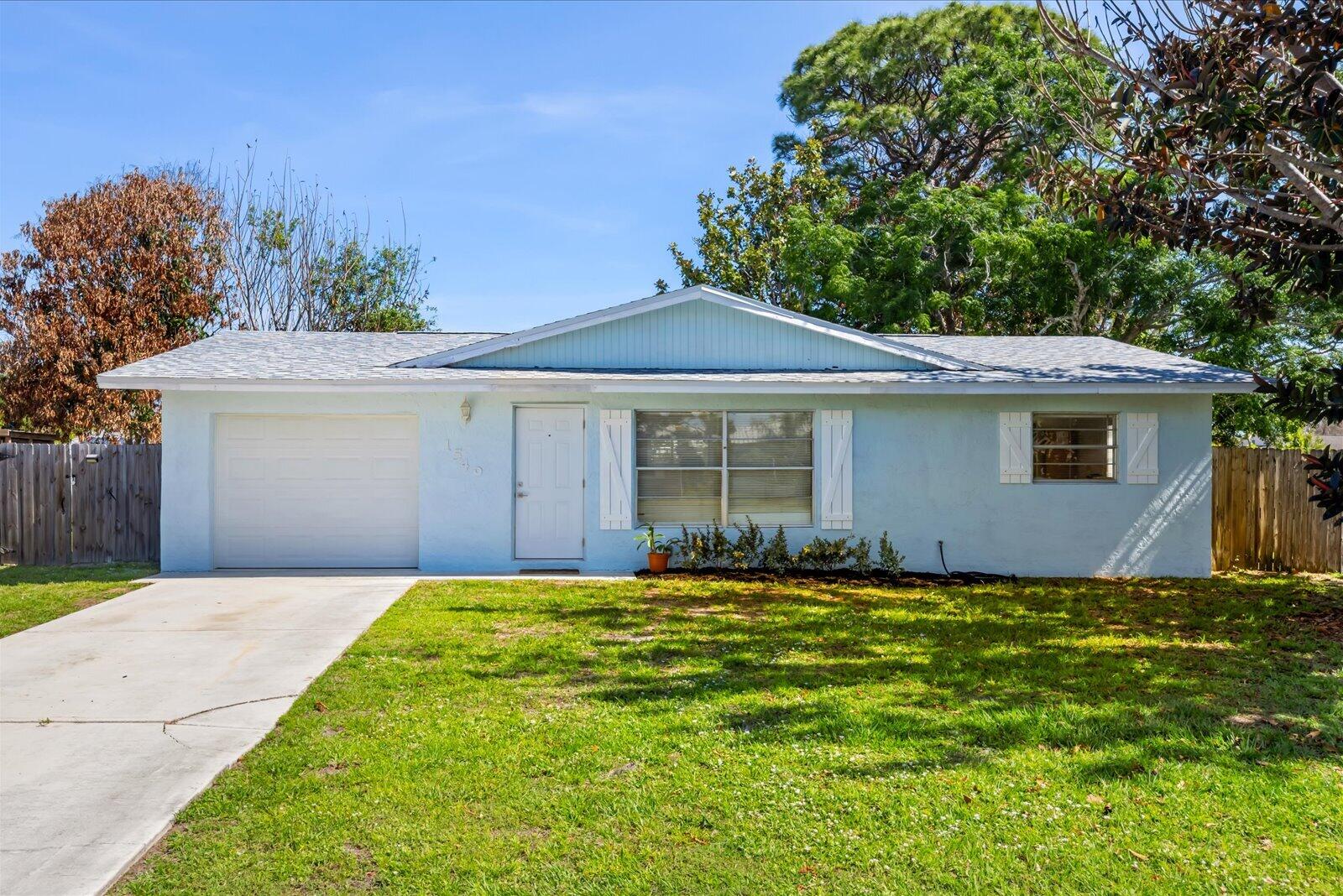 1549 Se Minorca Avenue Property Photo 2